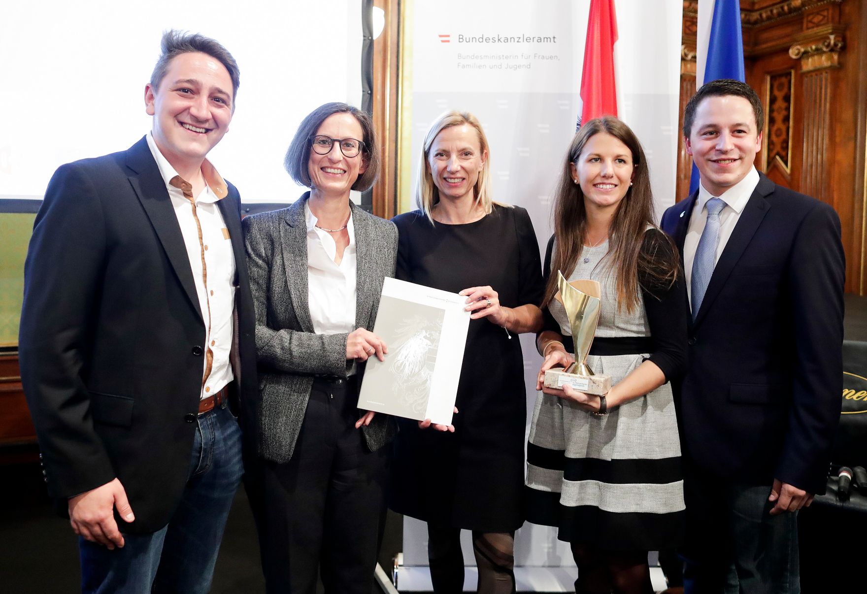 Am 7. November 2018 &uuml;berreichte Bundesministerin Juliane Bogner-Strau&szlig; den &Ouml;sterreichischen Jugendpreis 2018.