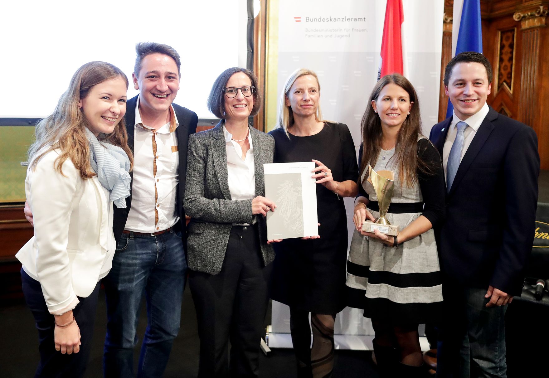 Am 7. November 2018 &uuml;berreichte Bundesministerin Juliane Bogner-Strau&szlig; den &Ouml;sterreichischen Jugendpreis 2018.