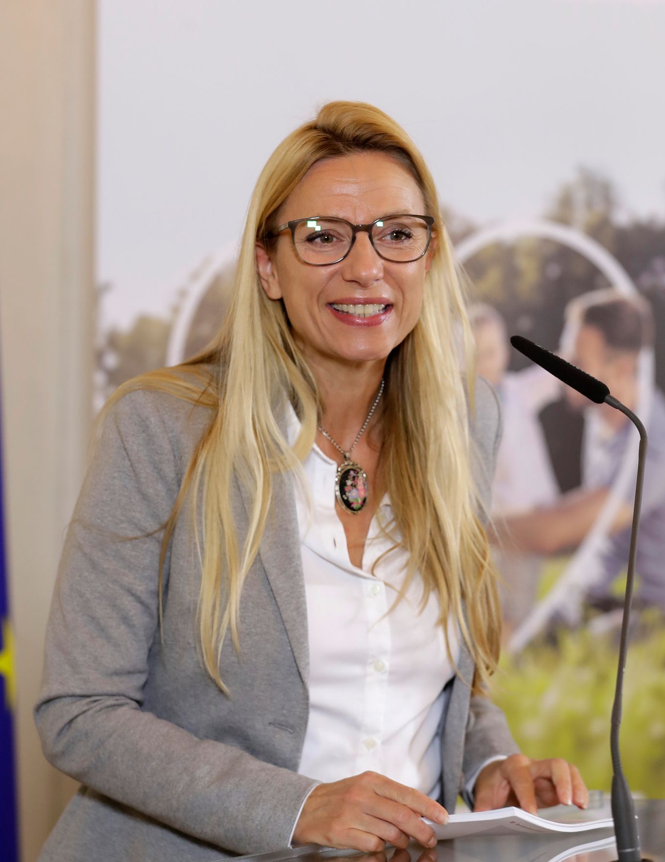 Am 13. November 2018 fand das &quot;Fachsymposium Familie.Arbeit.Zukunft &ndash; Ver&auml;nderungen in der Arbeitswelt&quot; im Bundeskanzleramt statt. Im Bild Bundesministerin Juliane Bogner-Strau&szlig;.