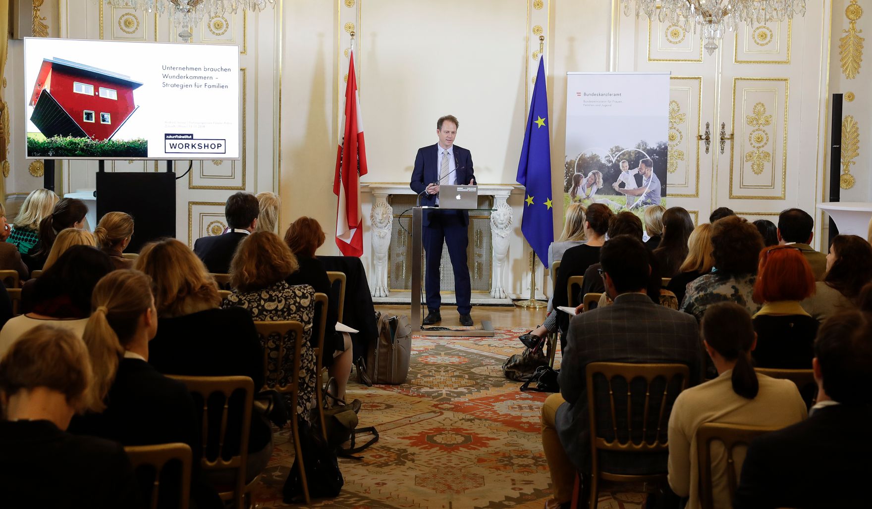 Am 13. November 2018 fand das &quot;Fachsymposium Familie.Arbeit.Zukunft &ndash; Ver&auml;nderungen in der Arbeitswelt&quot; im Bundeskanzleramt statt. Im Bild Andreas Steinle vom &quot;Zukunftsinstitut&quot;.