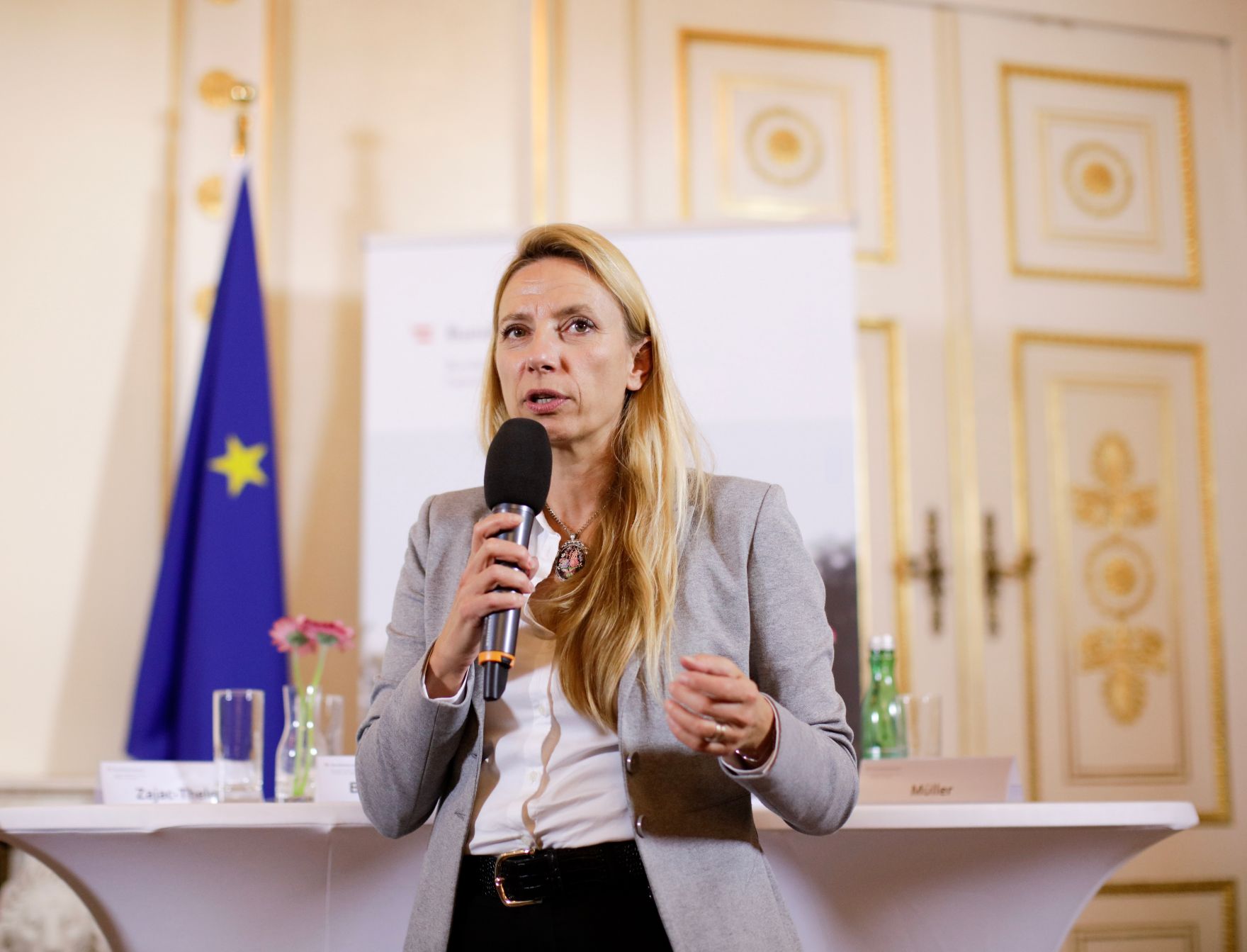 Am 13. November 2018 fand das &quot;Fachsymposium Familie.Arbeit.Zukunft &ndash; Ver&auml;nderungen in der Arbeitswelt&quot; im Bundeskanzleramt statt. Im Bild Bundesministerin Juliane Bogner-Strau&szlig;.