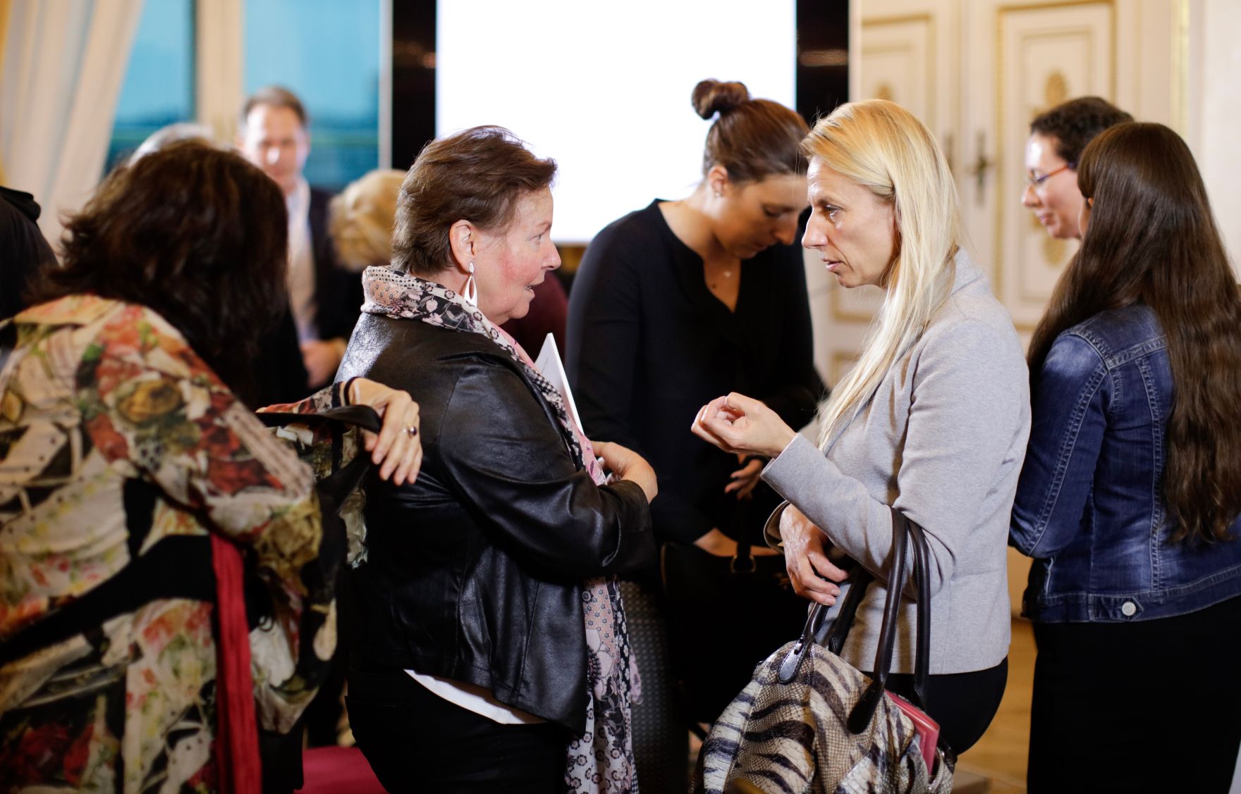 Am 13. November 2018 fand das &quot;Fachsymposium Familie.Arbeit.Zukunft &ndash; Ver&auml;nderungen in der Arbeitswelt&quot; im Bundeskanzleramt statt. Im Bild Bundesministerin Juliane Bogner-Strau&szlig; (r.).