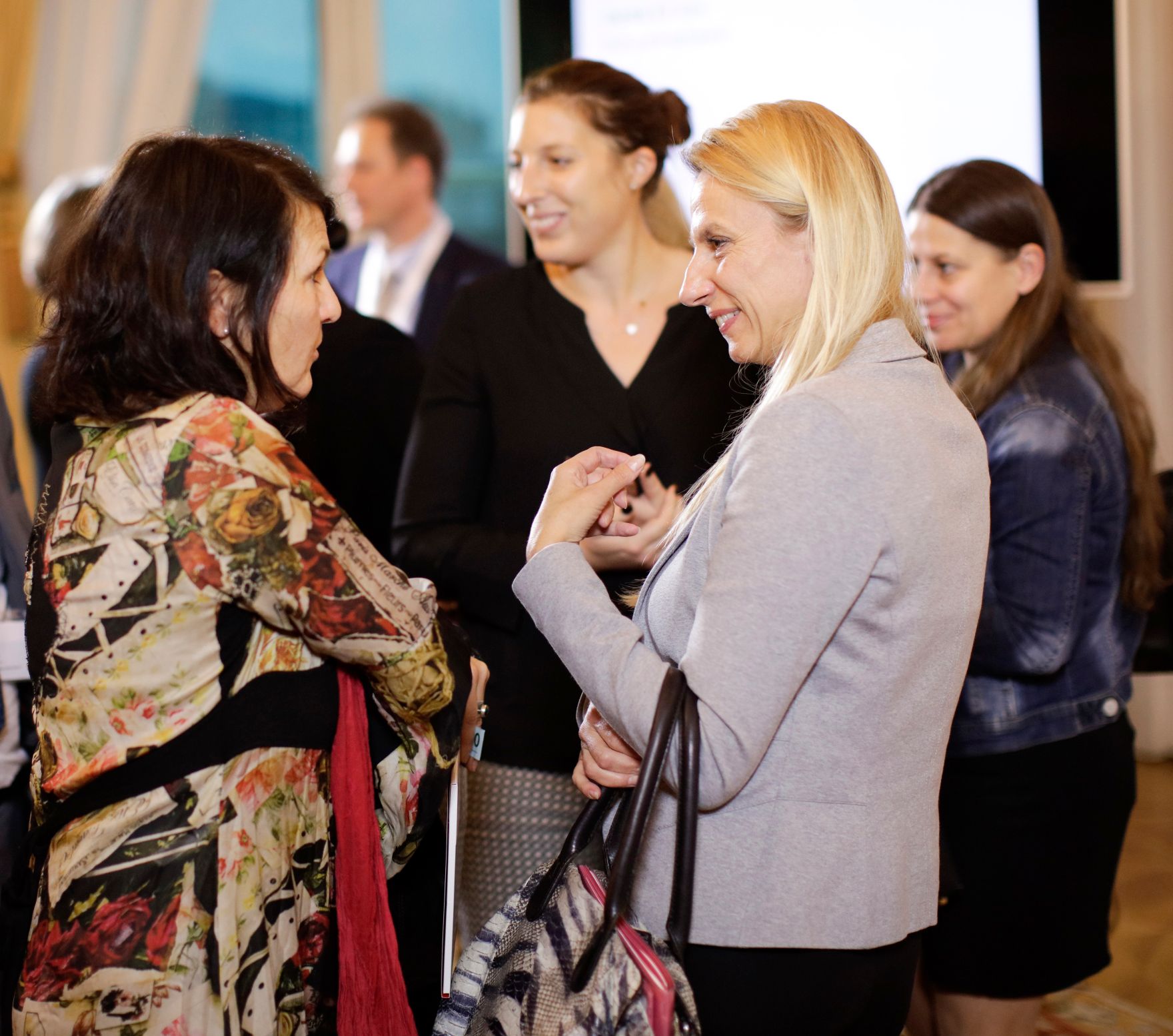 Am 13. November 2018 fand das &quot;Fachsymposium Familie.Arbeit.Zukunft &ndash; Ver&auml;nderungen in der Arbeitswelt&quot; im Bundeskanzleramt statt. Im Bild Bundesministerin Juliane Bogner-Strau&szlig; (r.).