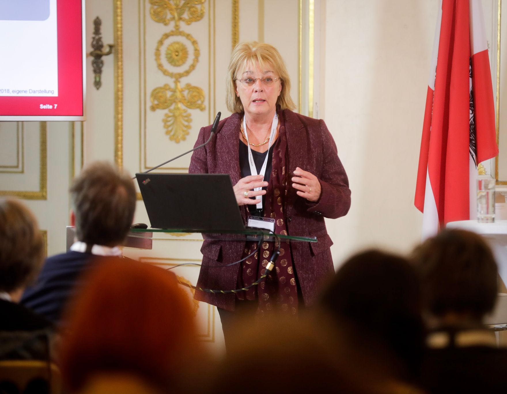 Am 13. November 2018 fand das &quot;Fachsymposium Familie.Arbeit.Zukunft &ndash; Ver&auml;nderungen in der Arbeitswelt&quot; im Bundeskanzleramt statt. Im Bild Irene Gerlach vom &quot;Forschungszentrum Familienbewusste Personalpolitik&quot; der Westf&auml;lischen Wilhelms-Universit&auml;t M&uuml;nster.