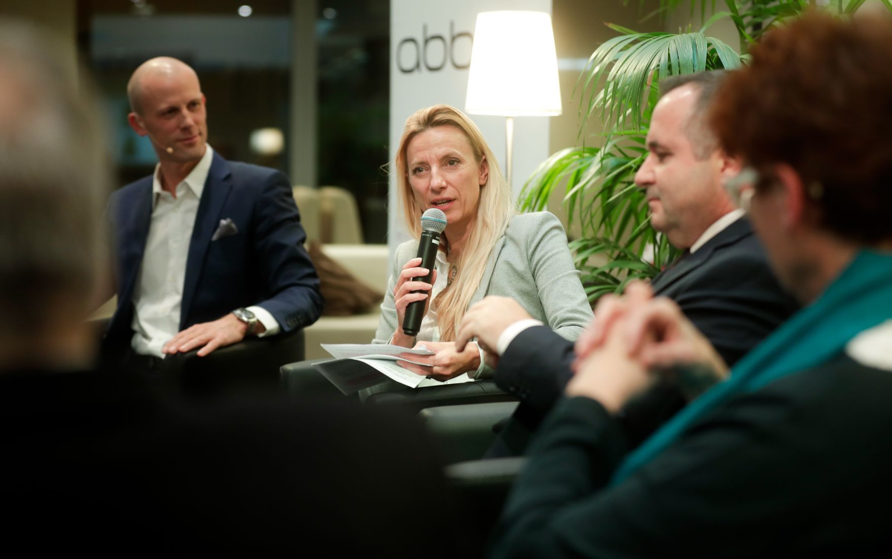 Am 13. November 2018 nahm Bundesministerin Juliane Bogner-Strau&szlig; (2.v.l.) an der Podiumsdiskussion &bdquo;Rechte chronisch kranker Sch&uuml;ler&ldquo; teil.