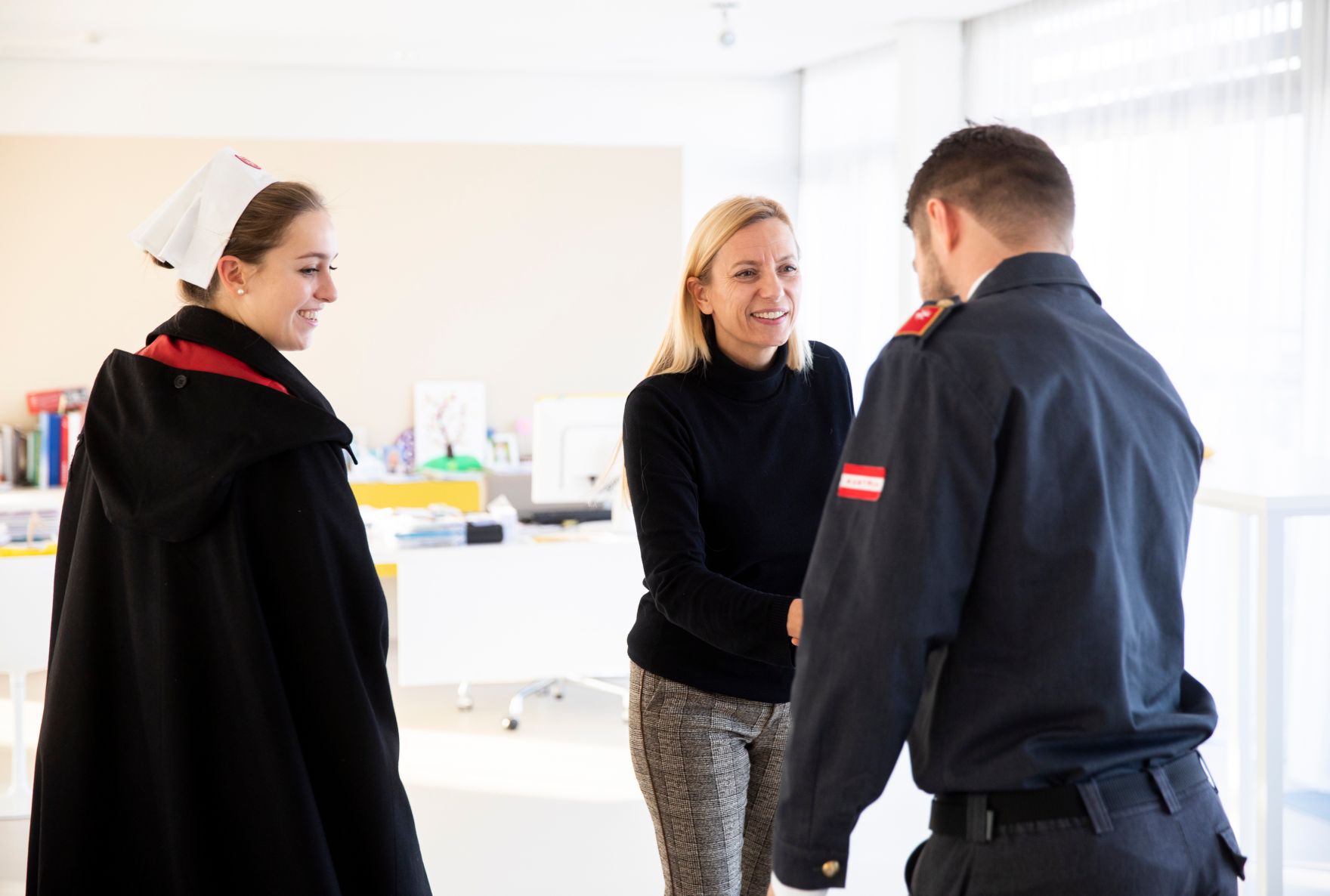 Am 16. November 2018 empfing Bundesministerin Juliane Bogner-Strau&szlig; (m.) anl&auml;sslich der MALTESER-Stra&szlig;ensammlung eine Vertreterin und einen Vertreter der MALTESER.