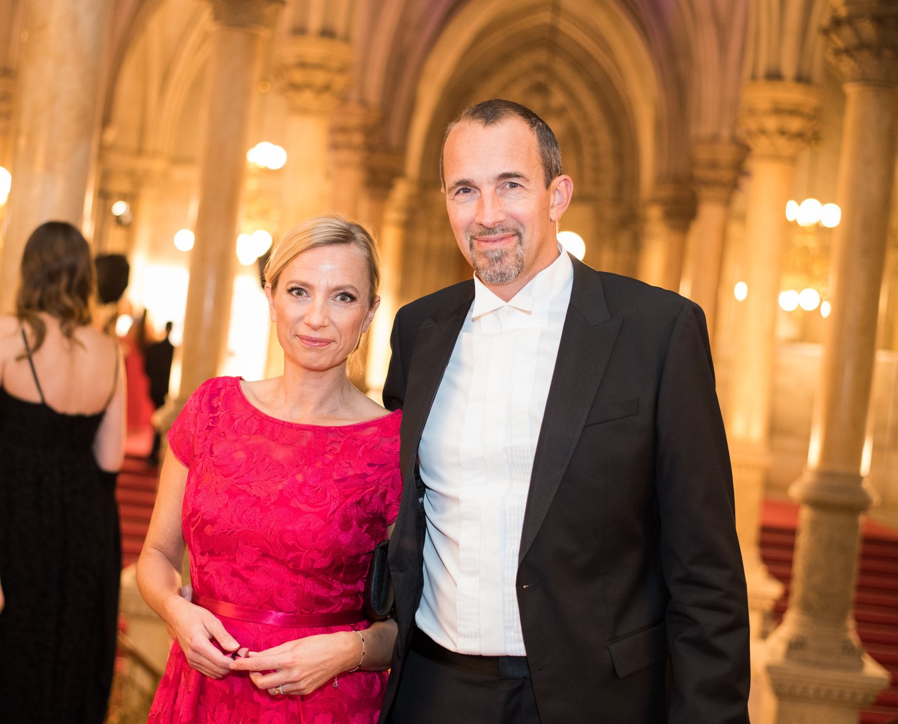 Am 16. November 2018 besuchte Bundesministerin Juliane Bogner-Strau&szlig; (l.) die LOOK-Gala im Wiener Rathaus. Im Bild mit ihrem Gatten Erik Bogner (r.).