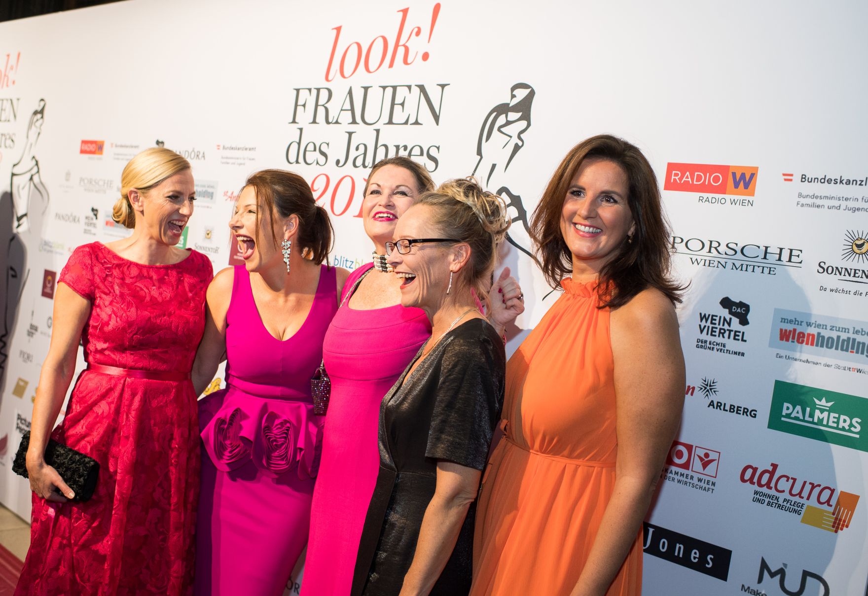 Am 16. November 2018 besuchte Bundesministerin Juliane Bogner-Strau&szlig; (l.) die LOOK-Gala im Wiener Rathaus.