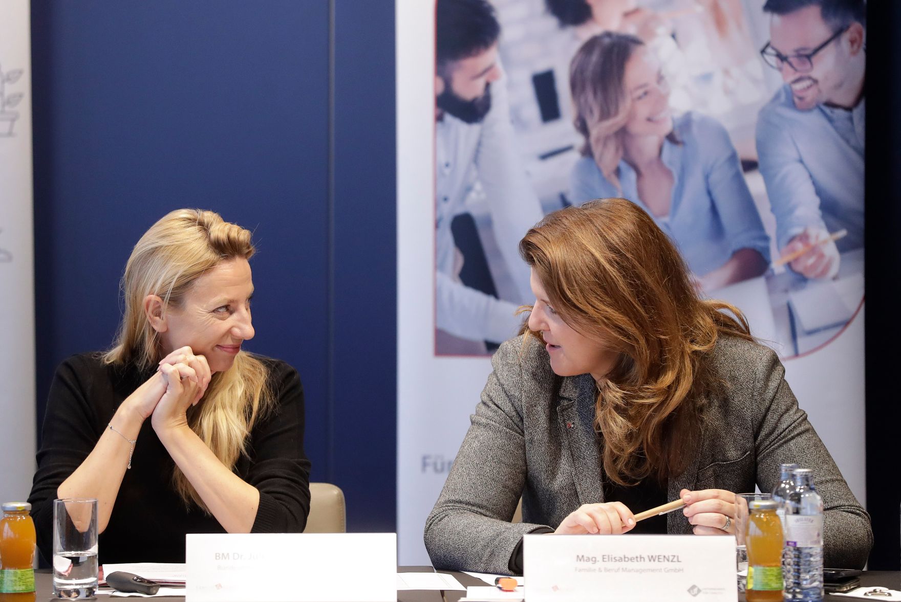 Am 22. November 2018 nahm Bundesministerin Juliane Bogner-Strau&szlig; (l.) am Vernetzungstreffen zum Thema Betriebliche Kinderbetreuung teil.