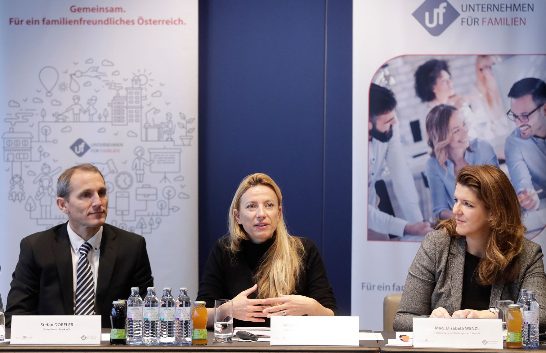 Am 22. November 2018 nahm Bundesministerin Juliane Bogner-Strau&szlig; (m.) am Vernetzungstreffen zum Thema Betriebliche Kinderbetreuung teil.