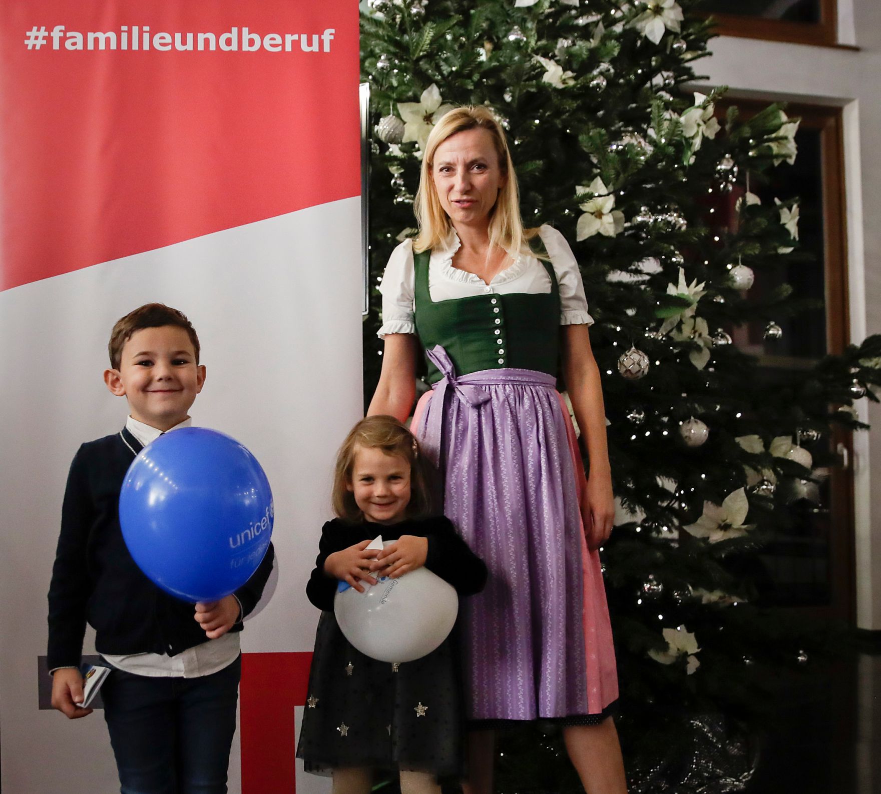 Am 29. November 2018 nahm Bundesministerin Juliane Bogner-Strau&szlig; (r.) an der feierlichen Verleihung des staatlichen G&uuml;tezeichens &sbquo;familienfreundlichegemeinde&lsquo; teil.