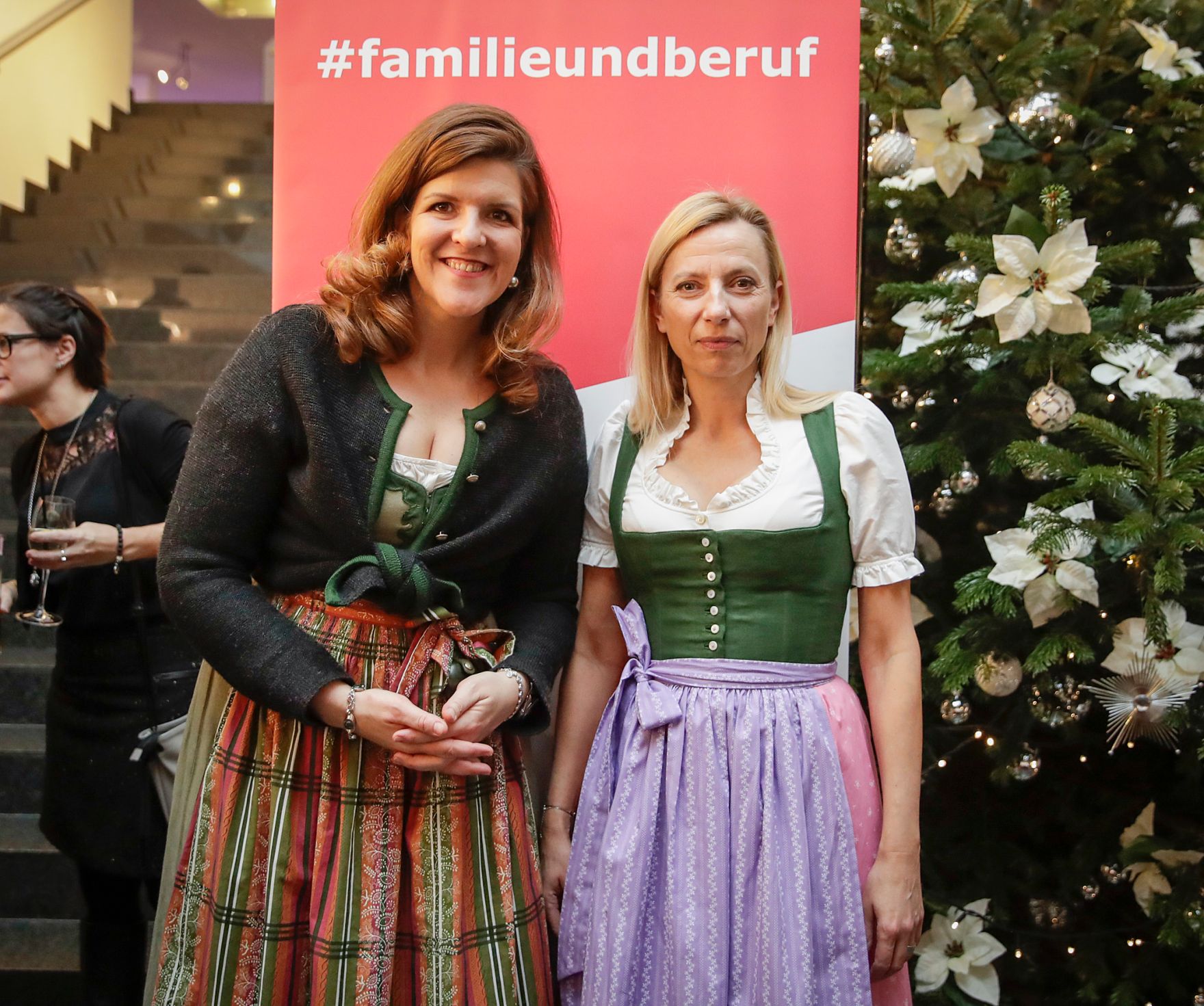 Am 29. November 2018 nahm Bundesministerin Juliane Bogner-Strau&szlig; (r.) an der feierlichen Verleihung des staatlichen G&uuml;tezeichens &sbquo;familienfreundlichegemeinde&lsquo; teil.