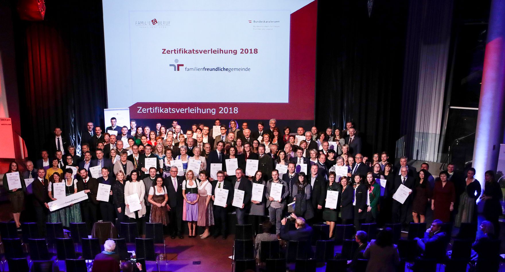 Am 29. November 2018 nahm Bundesministerin Juliane Bogner-Strau&szlig; an der feierlichen Verleihung des staatlichen G&uuml;tezeichens &sbquo;familienfreundlichegemeinde&lsquo; teil.