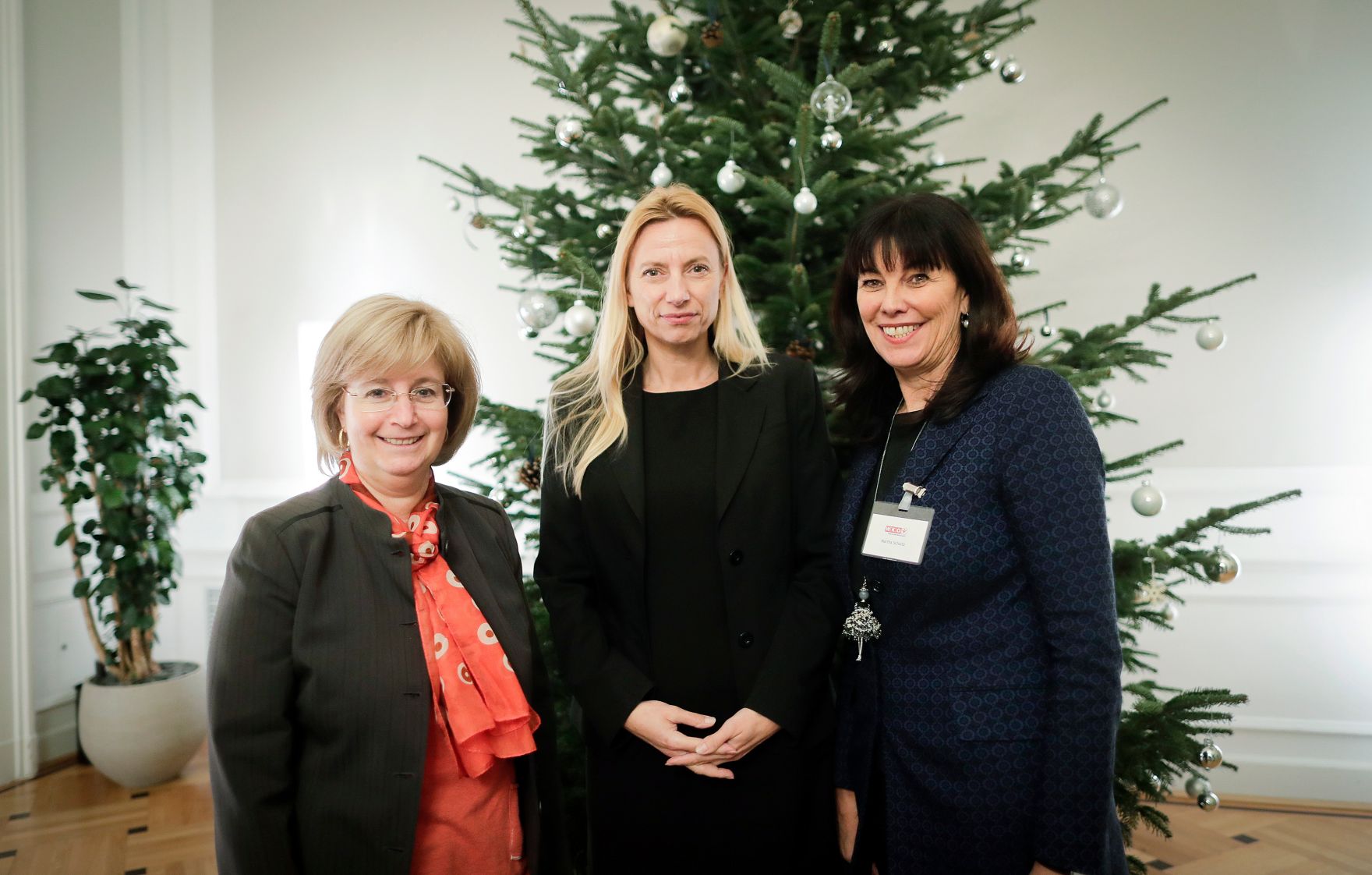 Am 4. Dezember 2018 fand die &quot;Ladies Lounge&quot; des Netzwerkes &quot;Frau in der Wirtschaft&quot; im Bundeskanzleramt statt. Im Bild Bundesministerin Juliane Bogner-Strau&szlig; (m.).