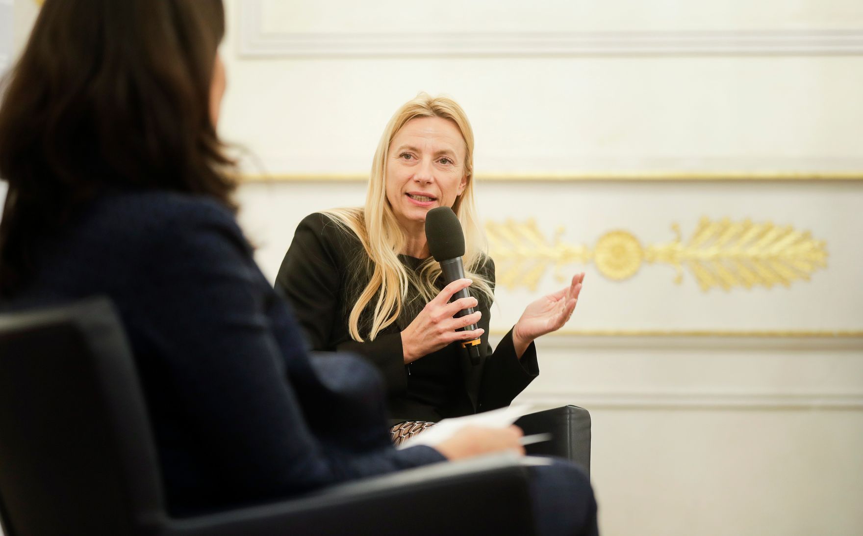 Am 4. Dezember 2018 fand die &quot;Ladies Lounge&quot; des Netzwerkes &quot;Frau in der Wirtschaft&quot; im Bundeskanzleramt statt. Im Bild Bundesministerin Juliane Bogner-Strau&szlig;.