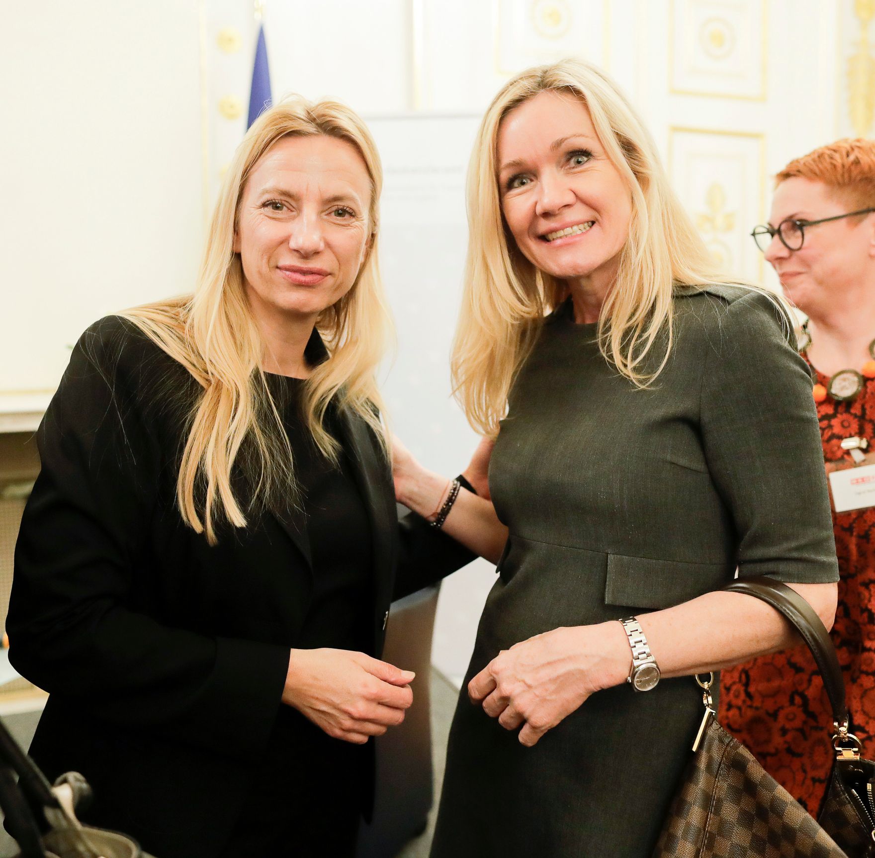 Am 4. Dezember 2018 fand die &quot;Ladies Lounge&quot; des Netzwerkes &quot;Frau in der Wirtschaft&quot; im Bundeskanzleramt statt. Im Bild Bundesministerin Juliane Bogner-Strau&szlig; (l.).
