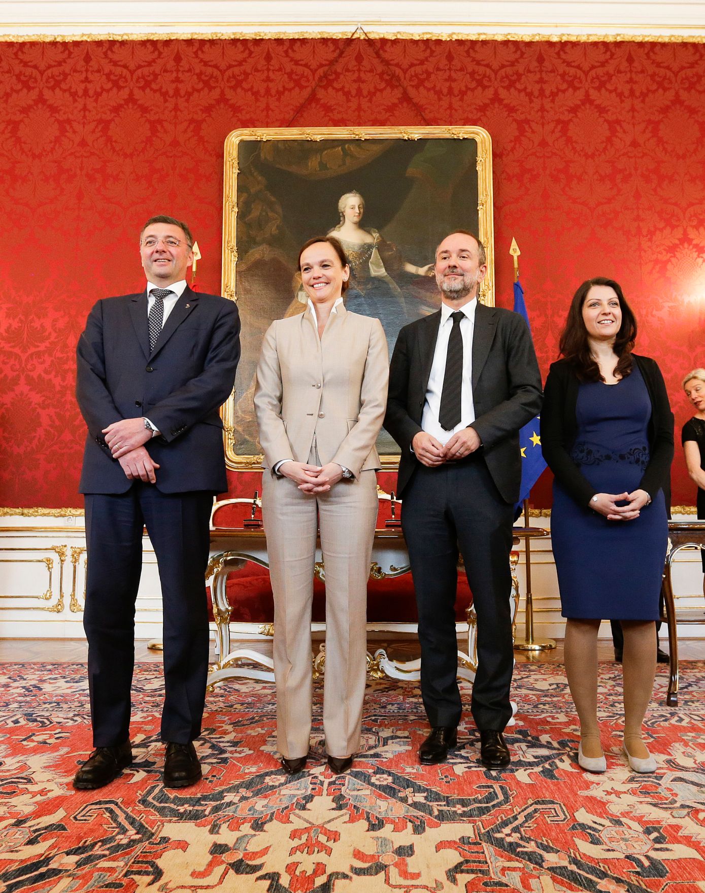 Am 18. Mai 2016 nahm der Bundeskanzler an der Angelobung der neuen Regierungsmitglieder durch den Bundespr&auml;sidenten in der Pr&auml;sidentschaftskanzlei teil. Im Bild (v.l.n.r.) J&ouml;rg Leichtfried, Bundesminister f&uuml;r Verkehr, Innovation und Technologie, Sonja Hammerschmid, Bundesministerin im Bundesministerium f&uuml;r Bildung und Frauen, Thomas Drozda, Bundesminister ohne Portefeuille und Muna Duzdar, Staatssekret&auml;rin im Bundeskanzleramt.