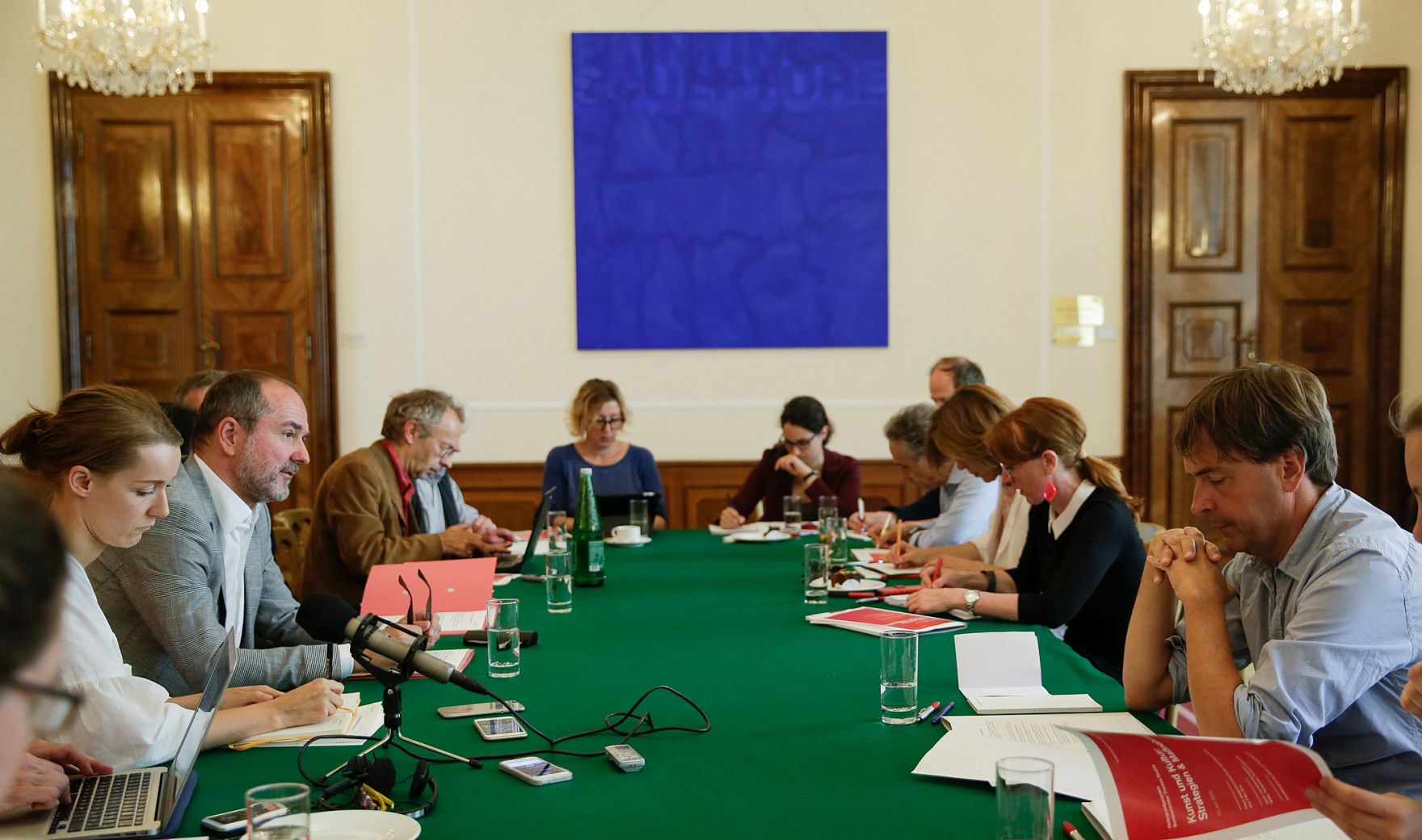 Am 22. Juni 2016 lud Kanzleramtsminister Thomas Drozda (l.) Medienvertreterinnen und -vertreter zu Hintergrundgespr&auml;chen ins Palais Dietrichstein.