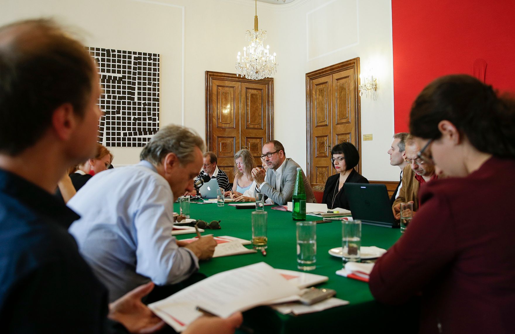 Am 22. Juni 2016 lud Kanzleramtsminister Thomas Drozda (m.) Medienvertreterinnen und -vertreter zu Hintergrundgespr&auml;chen ins Palais Dietrichstein.