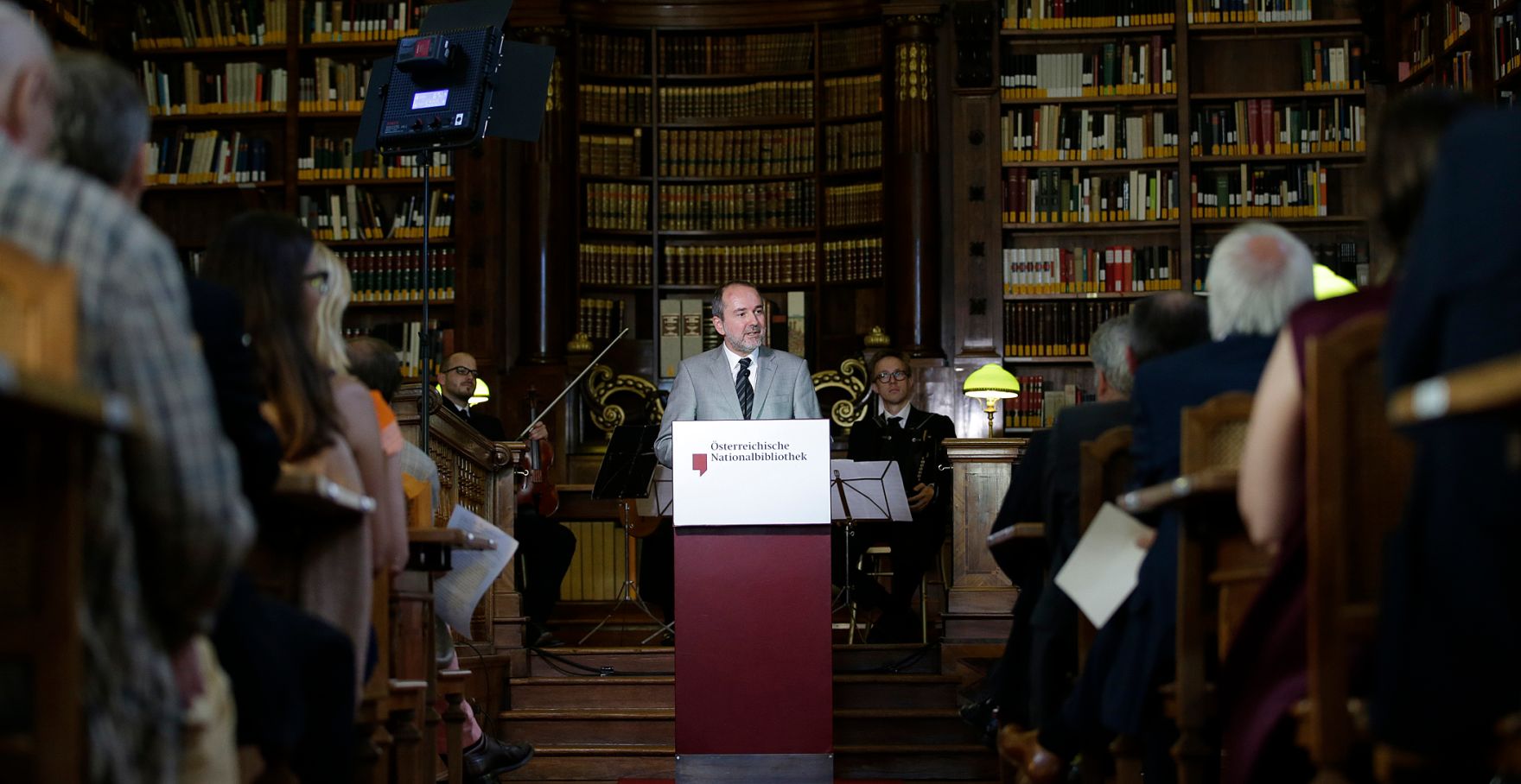 Am 29. Juni 2016 verlieh Kunst- und Kulturminister Thomas Drozda (im Bild) den Gro&szlig;en &Ouml;sterreichischen Staatspreis 2016 an den Schriftsteller Gerhard Roth.