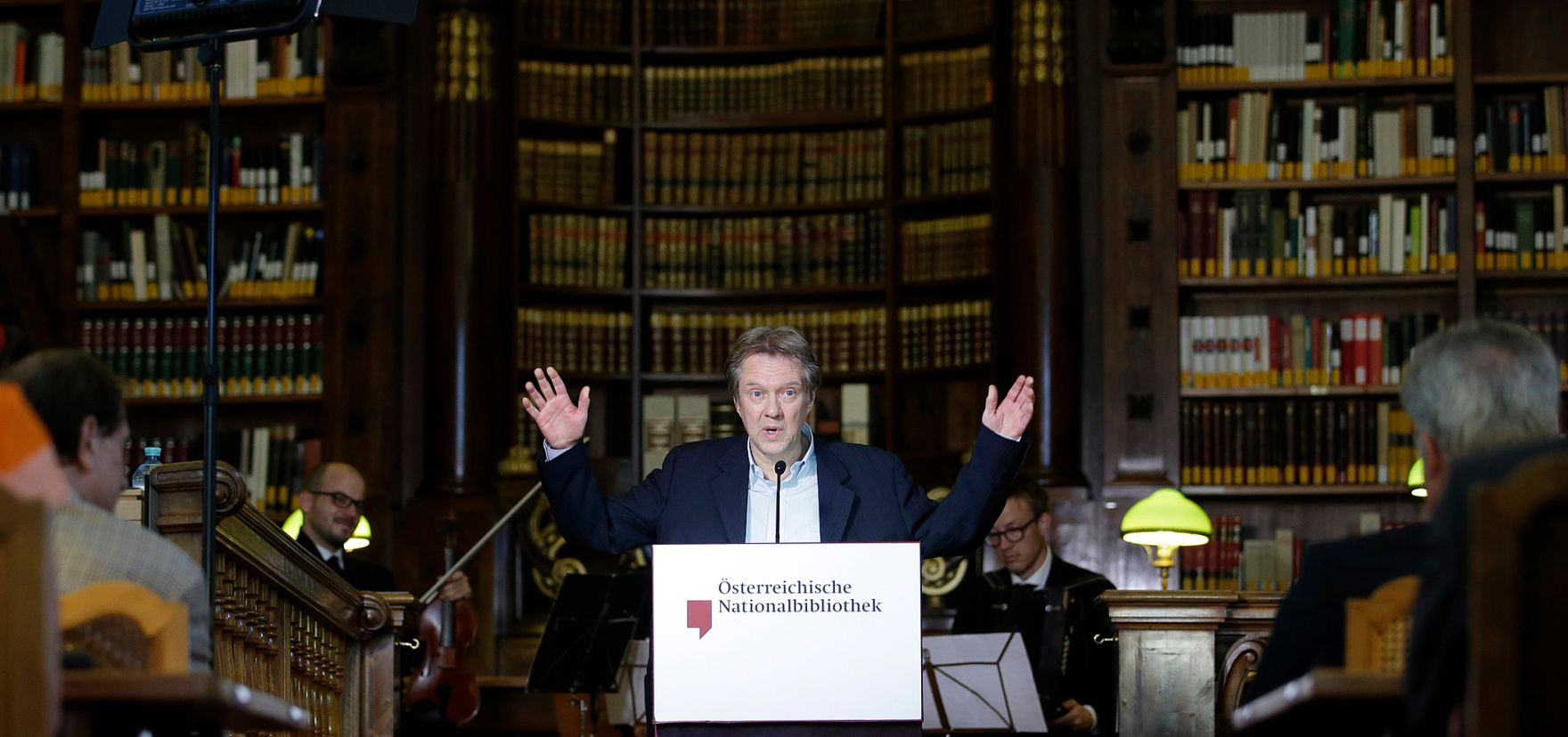 Am 29. Juni 2016 verlieh Kunst- und Kulturminister Thomas Drozda den Gro&szlig;en &Ouml;sterreichischen Staatspreis 2016 an den Schriftsteller Gerhard Roth. Im Bild der Laudator Peter Stephan Jungk.