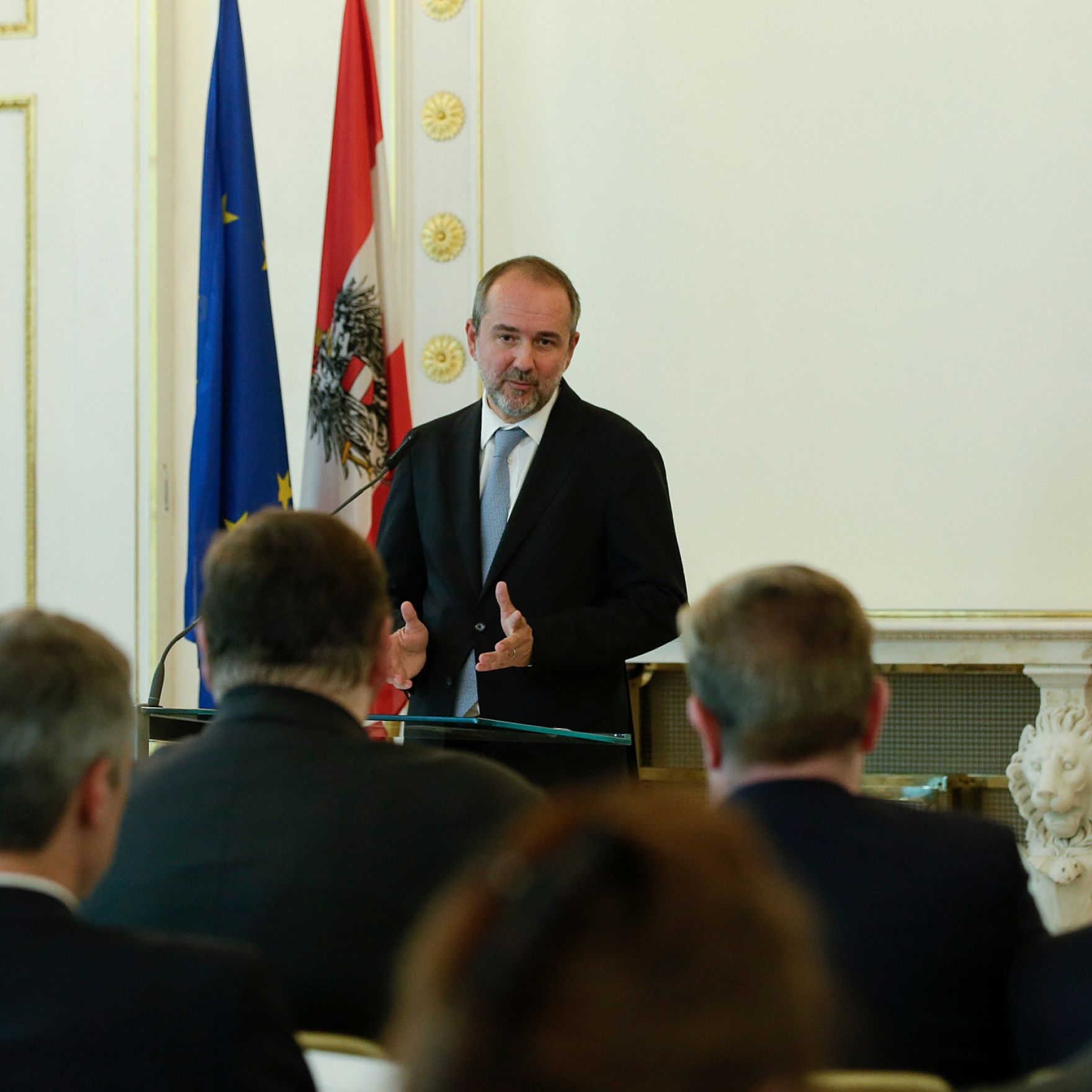 Am 4. Juli 2016 &uuml;berreichte Kunst- und Kulturminister Thomas Drozda (im Bild) das Gro&szlig;e Silberne Ehrenzeichen mit dem Stern f&uuml;r Verdienste um die Republik &Ouml;sterreich an Walter Homolka.