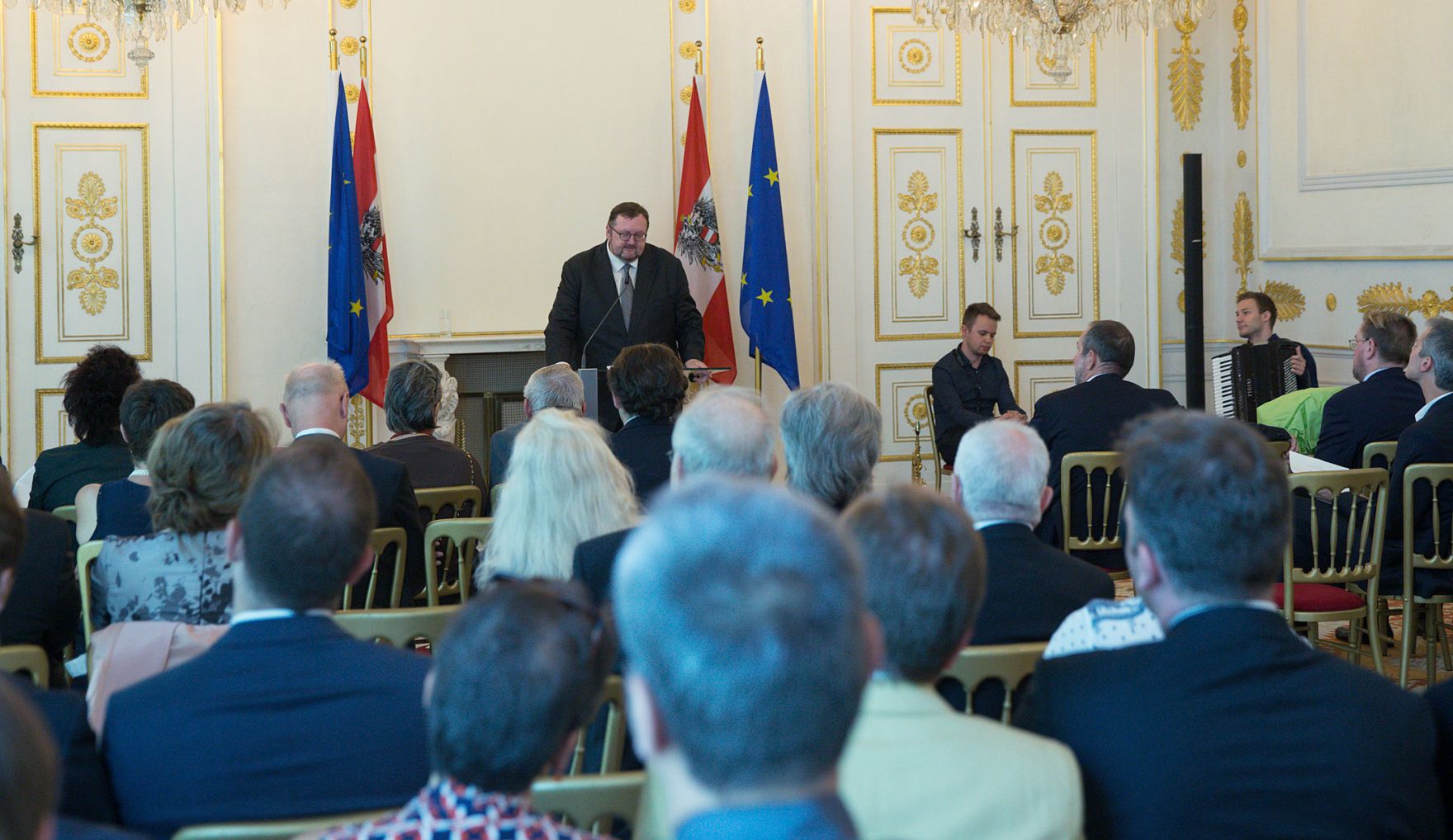 Am 4. Juli 2016 &uuml;berreichte Kunst- und Kulturminister Thomas Drozda das Gro&szlig;e Silberne Ehrenzeichen mit dem Stern f&uuml;r Verdienste um die Republik &Ouml;sterreich an Walter Homolka (im Bild).