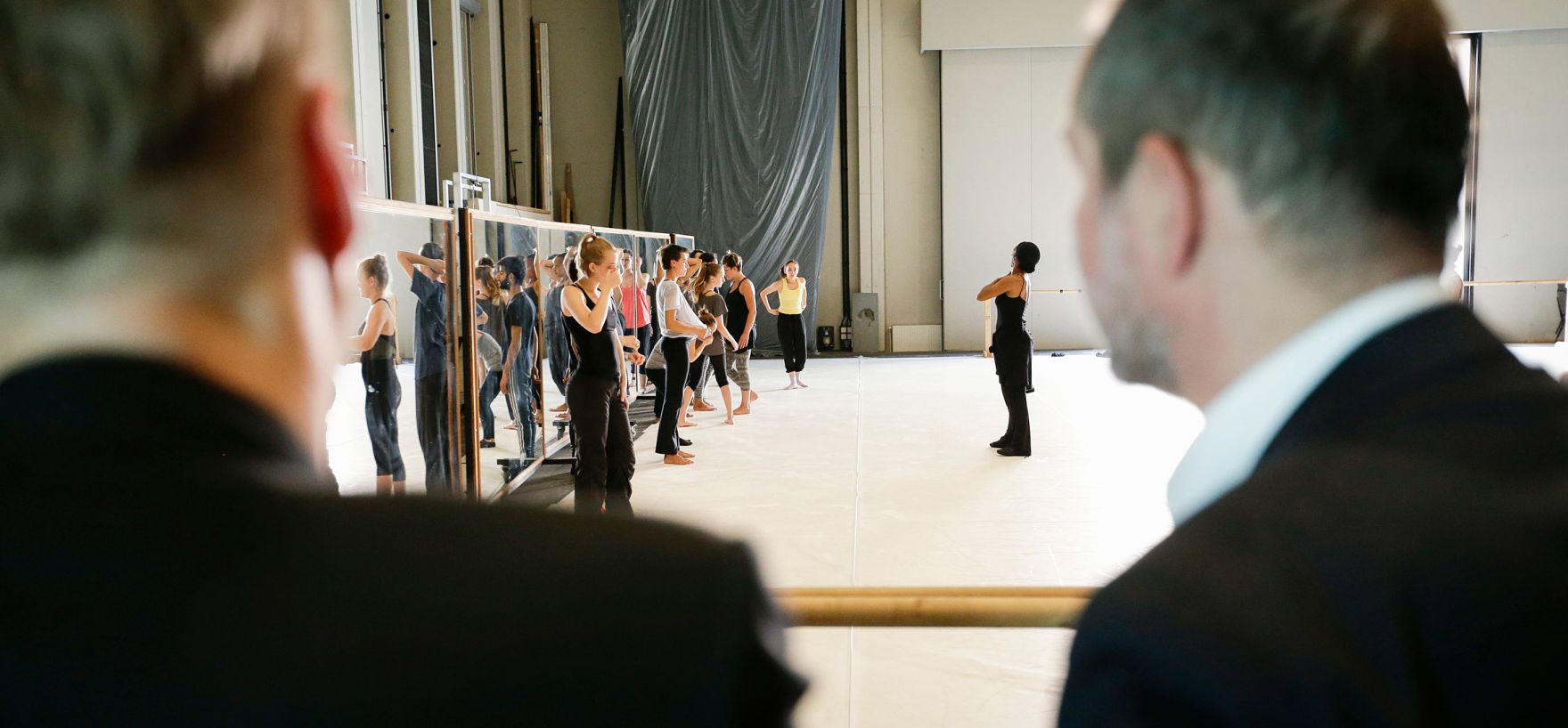 Am 18. Juli 2016 besuchte Kunst- und Kulturminister Thomas Drozda das ImPulsTanz Workshopzentrum und die Burgtheater Probeb&uuml;hne im Arsenal.