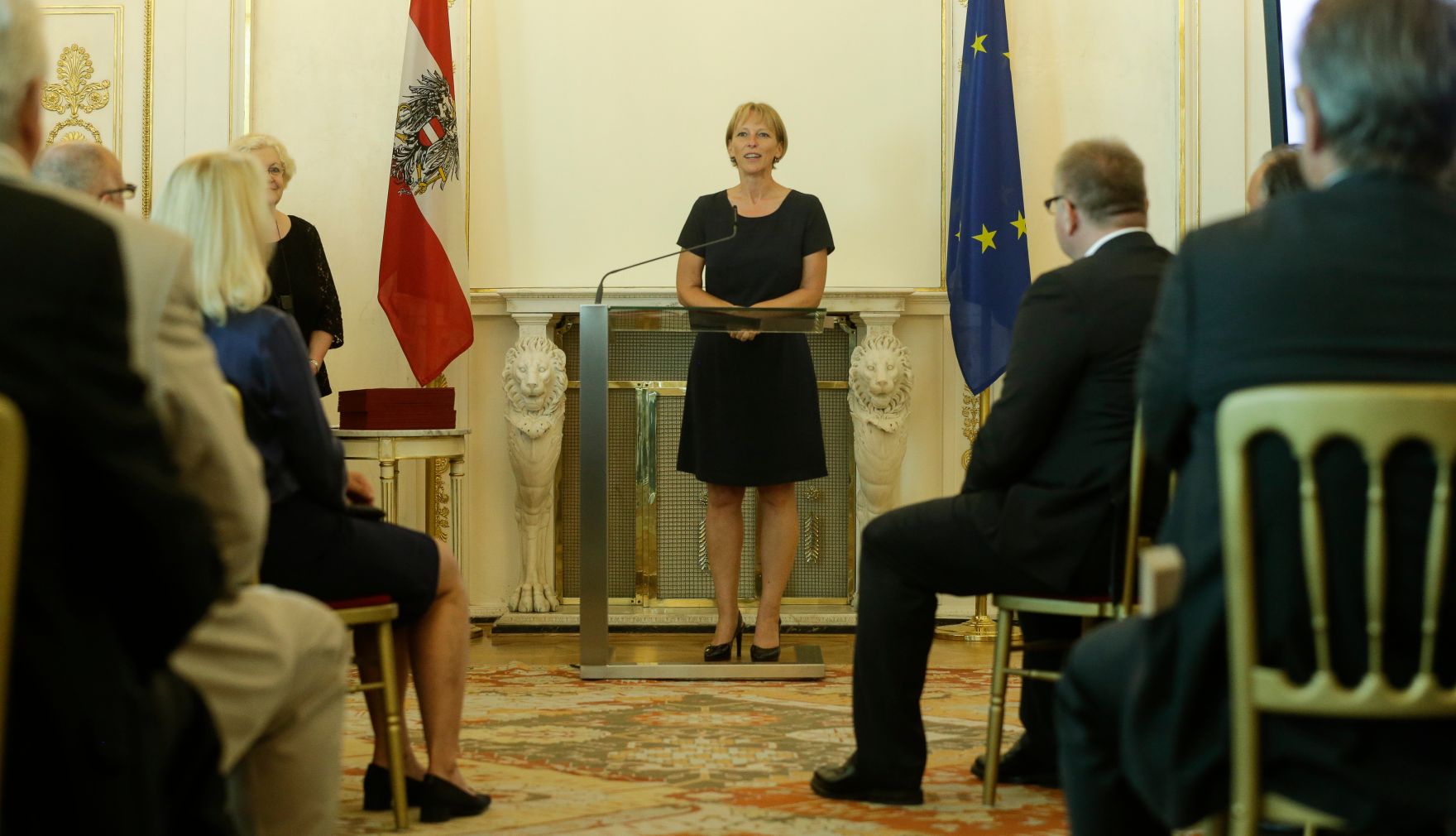 Am 14. September 2016 bestellte der Bundeskanzler Vertreterinnen und Vertreter der Wirtschaft zu Mitgliedern der bei der Bundesanstalt "Statistik &Ouml;sterreich" eingerichteten Wirtschaftskurie. Im Bild Sektionschefin Nicole Bayer.