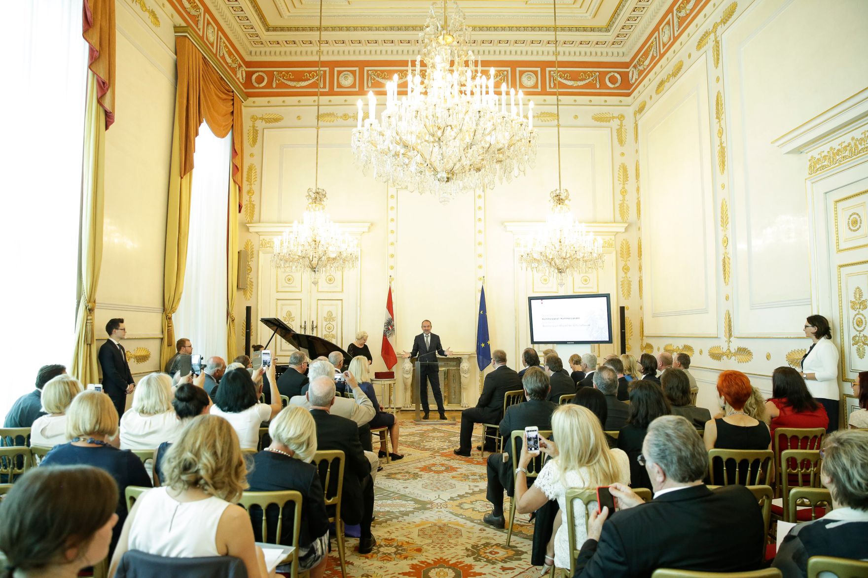 Am 14. September 2016 bestellte Kanzleramtsminister Thomas Drozda (im Bild) Vertreterinnen und Vertreter der Wirtschaft zu Mitgliedern der bei der Bundesanstalt "Statistik &Ouml;sterreich" eingerichteten Wirtschaftskurie.