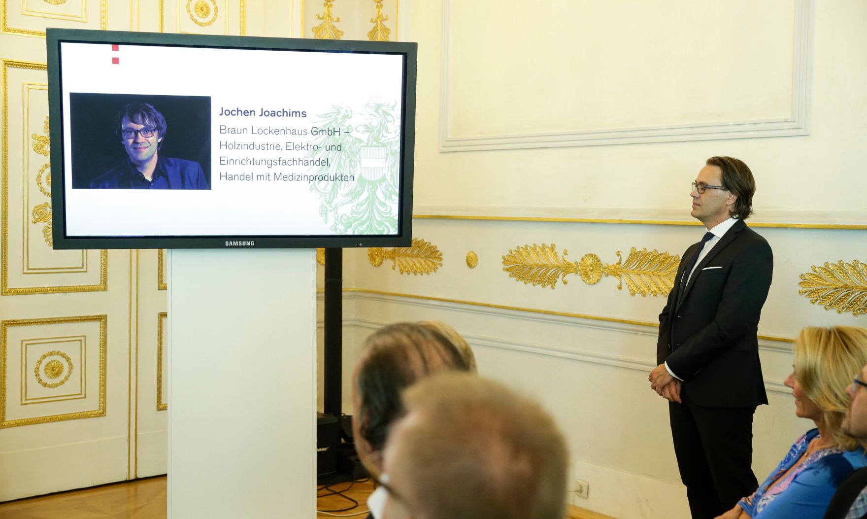 Am 14. September 2016 bestellte der Bundeskanzler Vertreterinnen und Vertreter der Wirtschaft zu Mitgliedern der bei der Bundesanstalt "Statistik &Ouml;sterreich" eingerichteten Wirtschaftskurie. Im Bild Kommerzialrat f&uuml;r die Statistik Jochen Joachims.