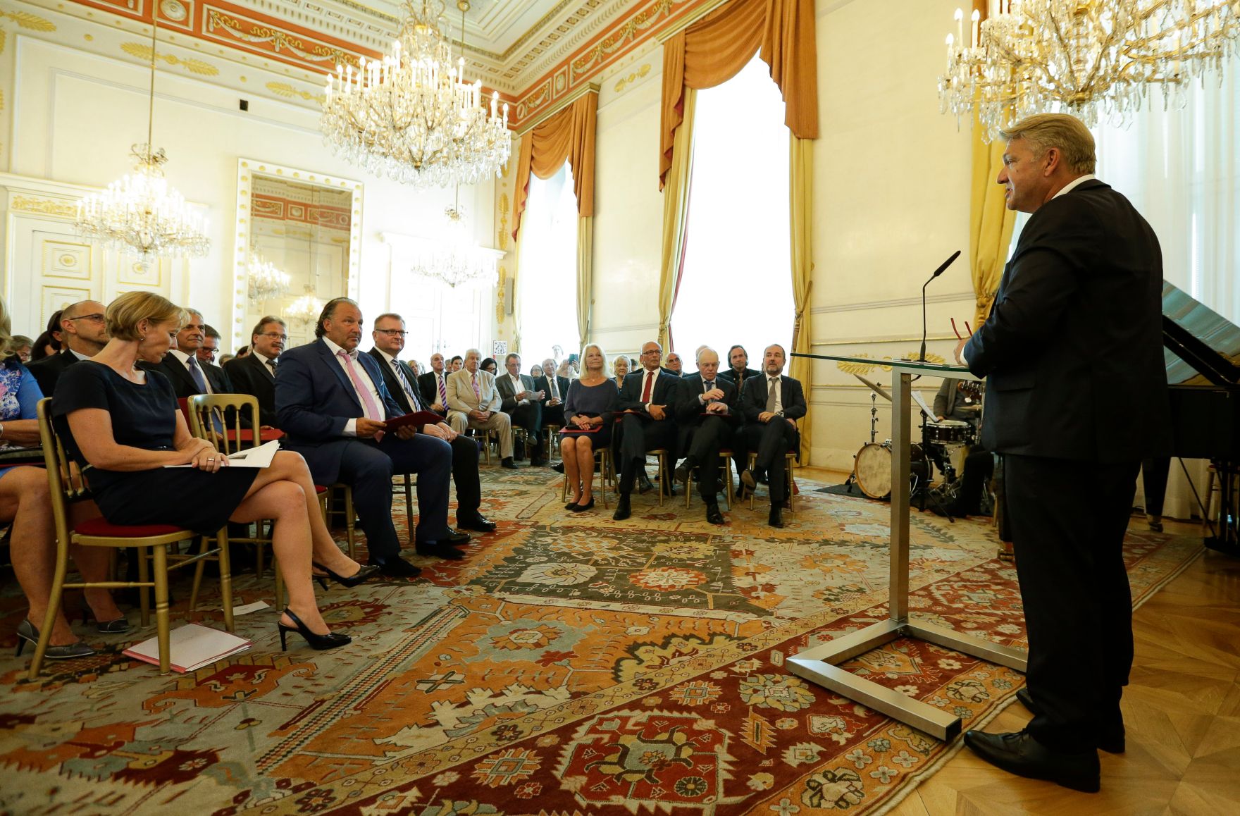 Am 14. September 2016 bestellte der Bundeskanzler Vertreterinnen und Vertreter der Wirtschaft zu Mitgliedern der bei der Bundesanstalt "Statistik &Ouml;sterreich" eingerichteten Wirtschaftskurie.