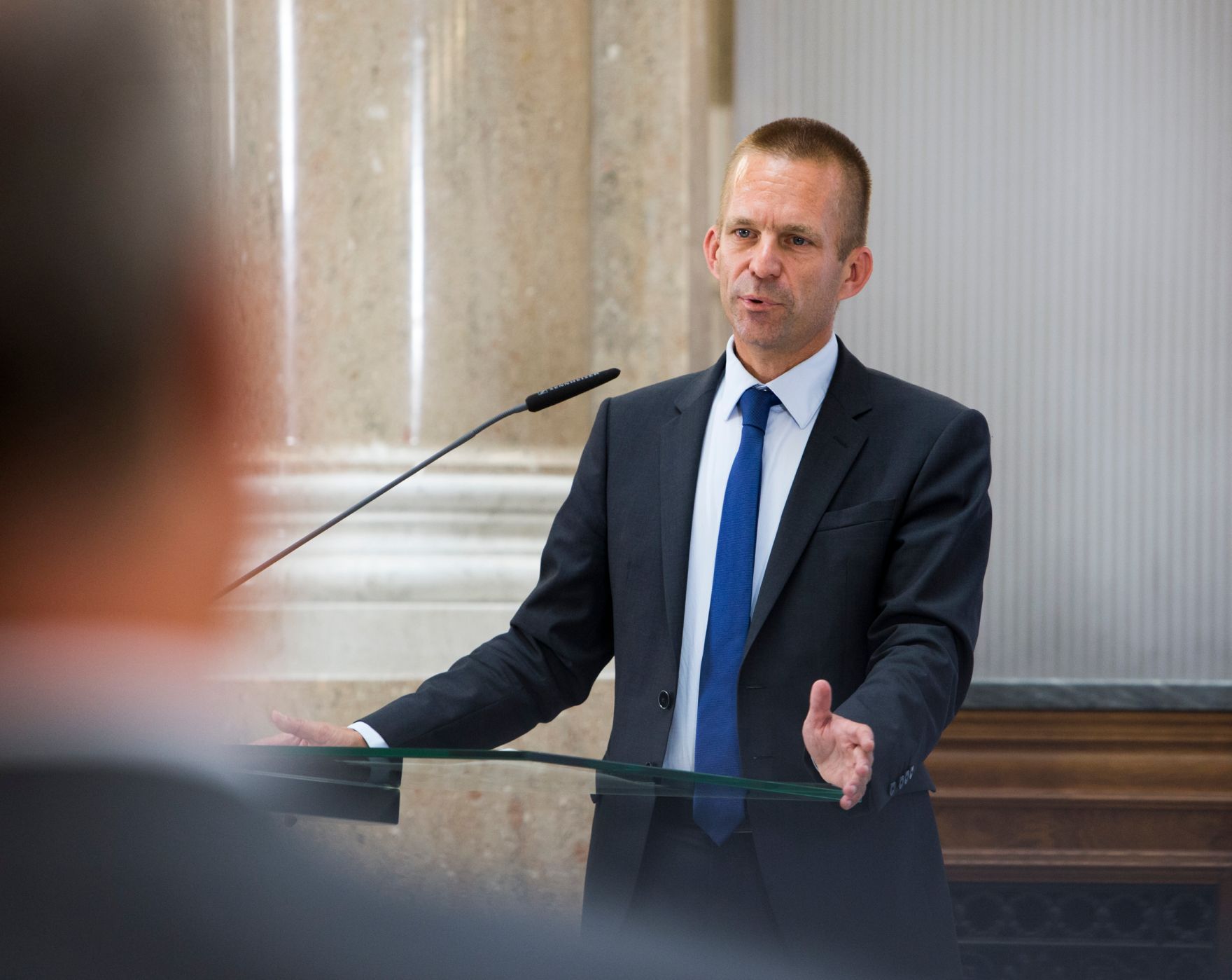 Am 19. September 2016 fand die Enquete "Medienf&ouml;rderung neu - Was braucht die Demokratie?" statt. Im Bild Gerhard Hesse, Sektionsleiter des Verfassungsdienstes im BKA.