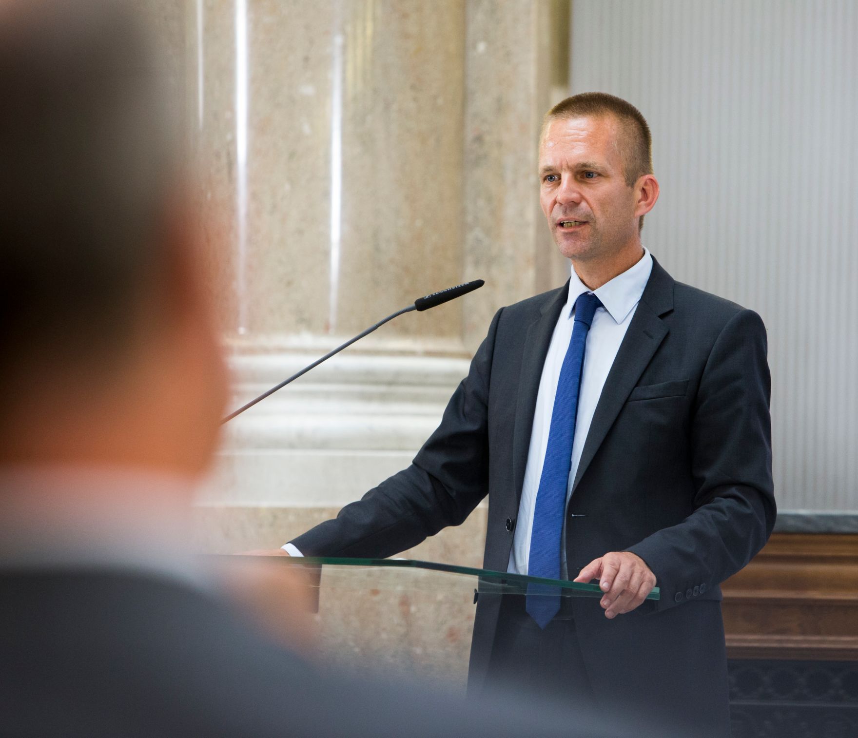 Am 19. September 2016 fand die Enquete "Medienf&ouml;rderung neu - Was braucht die Demokratie?" statt. Im Bild Gerhard Hesse, Sektionsleiter des Verfassungsdienstes im BKA.