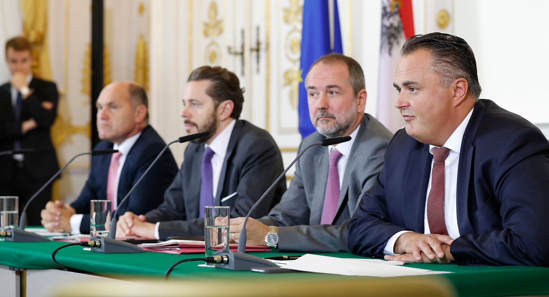 (v.l.n.r.) Innenminister Wolfgang Sobotka, Staatssekret&auml;r Harald Mahrer, Kanzleramtsminister Thomas Drozda und Verteidigungsminister Hans Peter Doskozil beim Medienbriefing &uuml;ber die Regierungssitzung am 27. September 2016. 