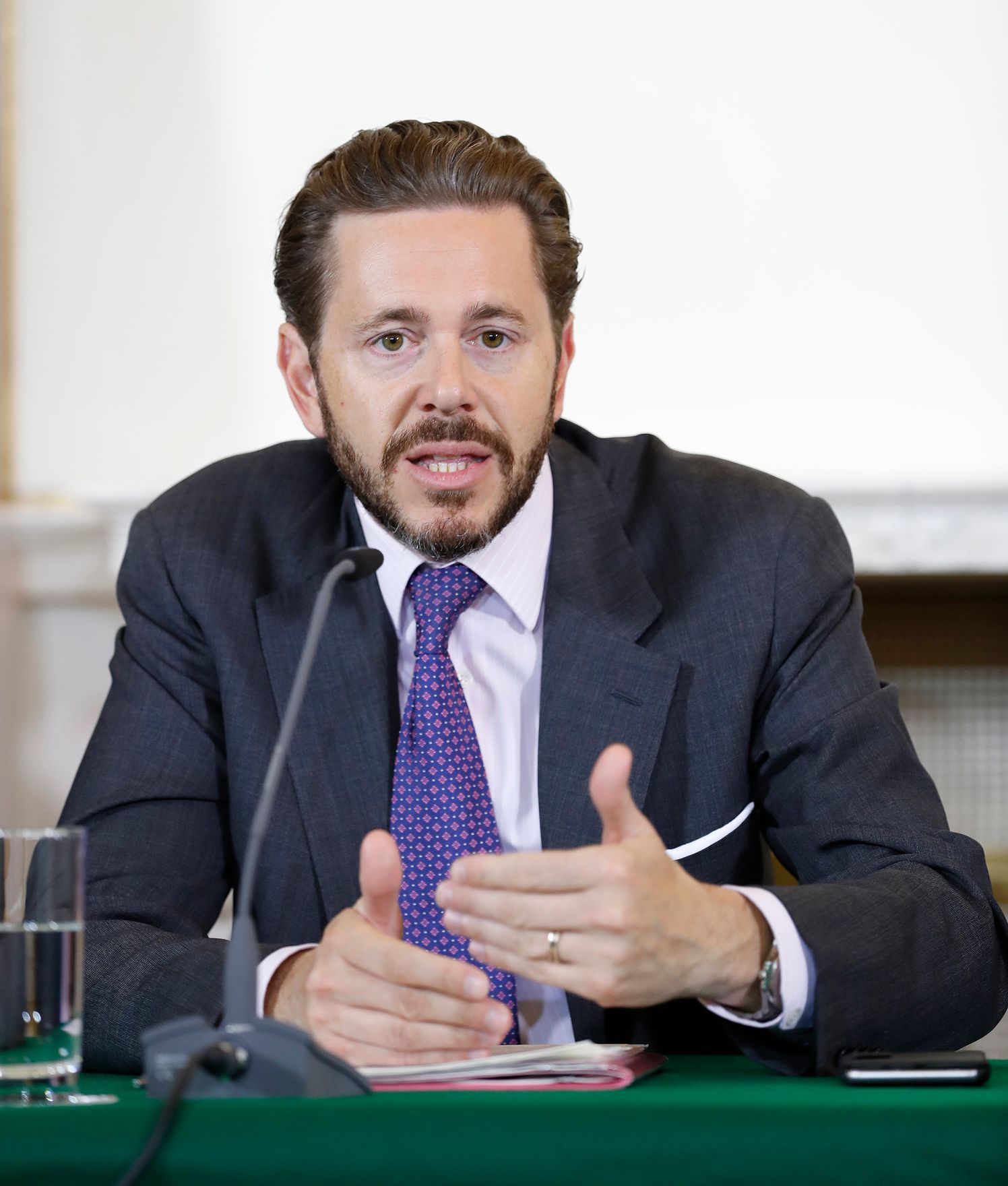 Staatssekret&auml;r Harald Mahrer beim Medienbriefing &uuml;ber die Regierungssitzung am 27. September 2016.