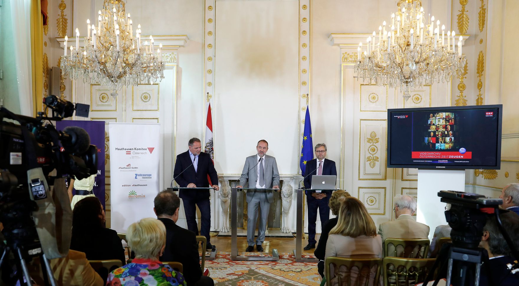 Am 30. September 2016 fand im Bundeskanzleramt ein Pressegespr&auml;ch zum Thema ORF-TVthek goes school &ndash; Videoarchiv "&Ouml;sterreichs Zeitzeugen" statt. Im Bild (v.l.n.r.) Willi Mernyi, Vorsitzender des Mauthausen Komitee &Ouml;sterreich, Kanzleramtsminister Thomas Drozda und ORF-Generaldirektor Alexander Wrabetz. 