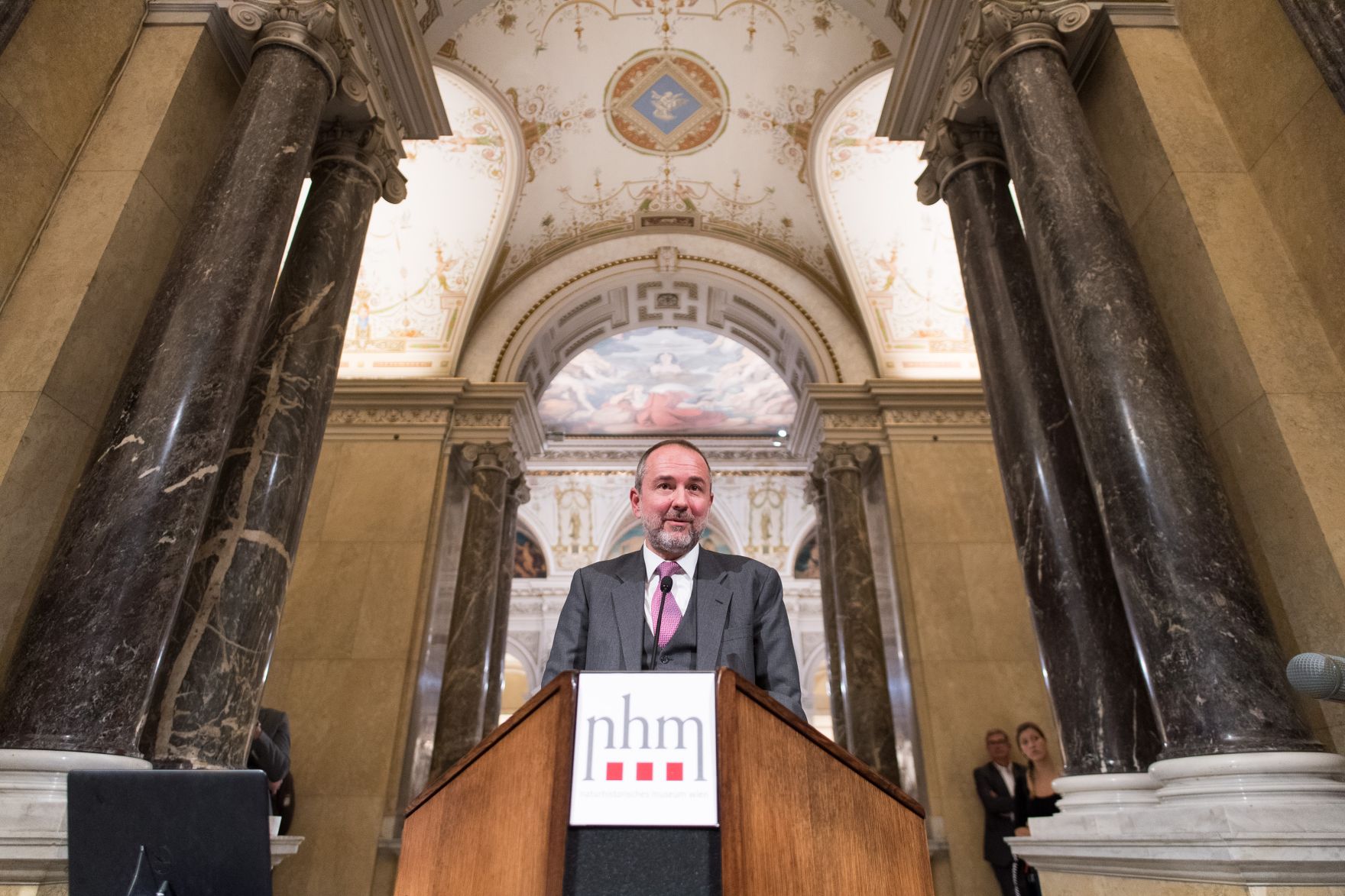 Am 18. Oktober 2016 er&ouml;ffnete Kunst- und Kulturminister Thomas Drozda (im Bild) die Ausstellung "Wie alles begann. Von Galaxien, Quarks und Kollisionen" im Naturhistorischen Museum Wien.