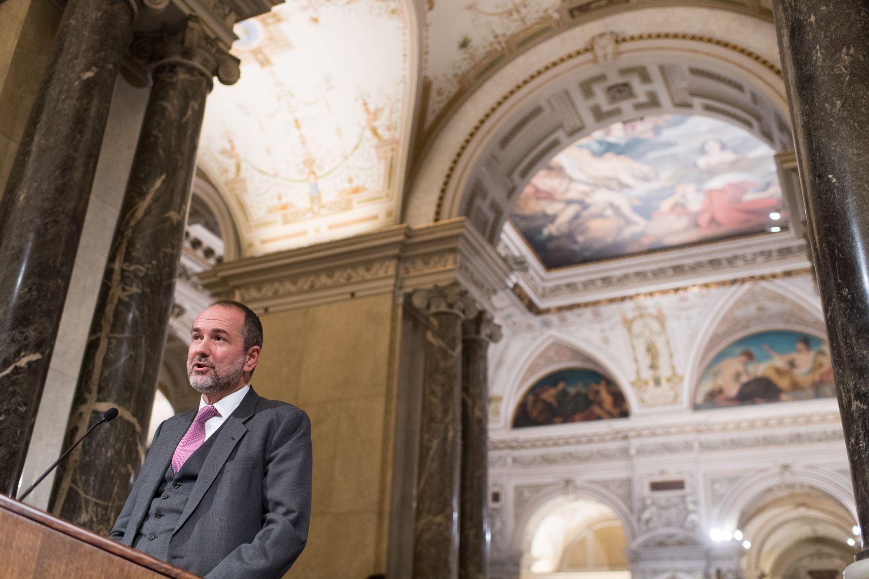 Am 18. Oktober 2016 er&ouml;ffnete Kunst- und Kulturminister Thomas Drozda (im Bild) die Ausstellung "Wie alles begann. Von Galaxien, Quarks und Kollisionen" im Naturhistorischen Museum Wien.