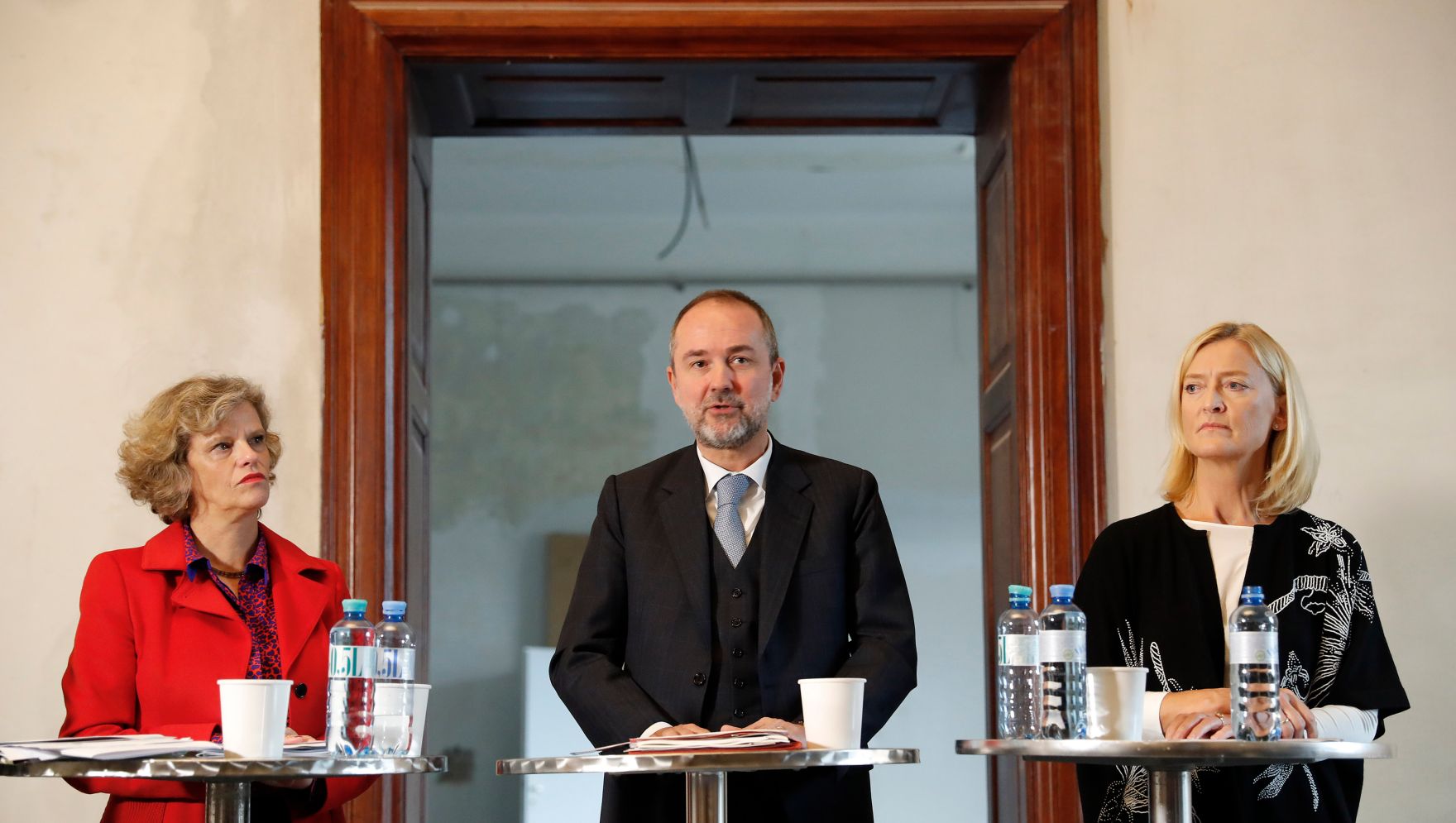 Am 20. Oktober 2016 lud Kunst- und Kulturminister Thomas Drozda (m.) zu einem Mediengespr&auml;ch zum Thema "Haus der Geschichte &Ouml;sterreich 2018". Im Bild mit Sabine Haag (l.), Generaldirektorin des Kunsthistorischen Museums und Johanna Rachinger, Generaldirektorin der &Ouml;sterreichischen Nationalbibliothek.