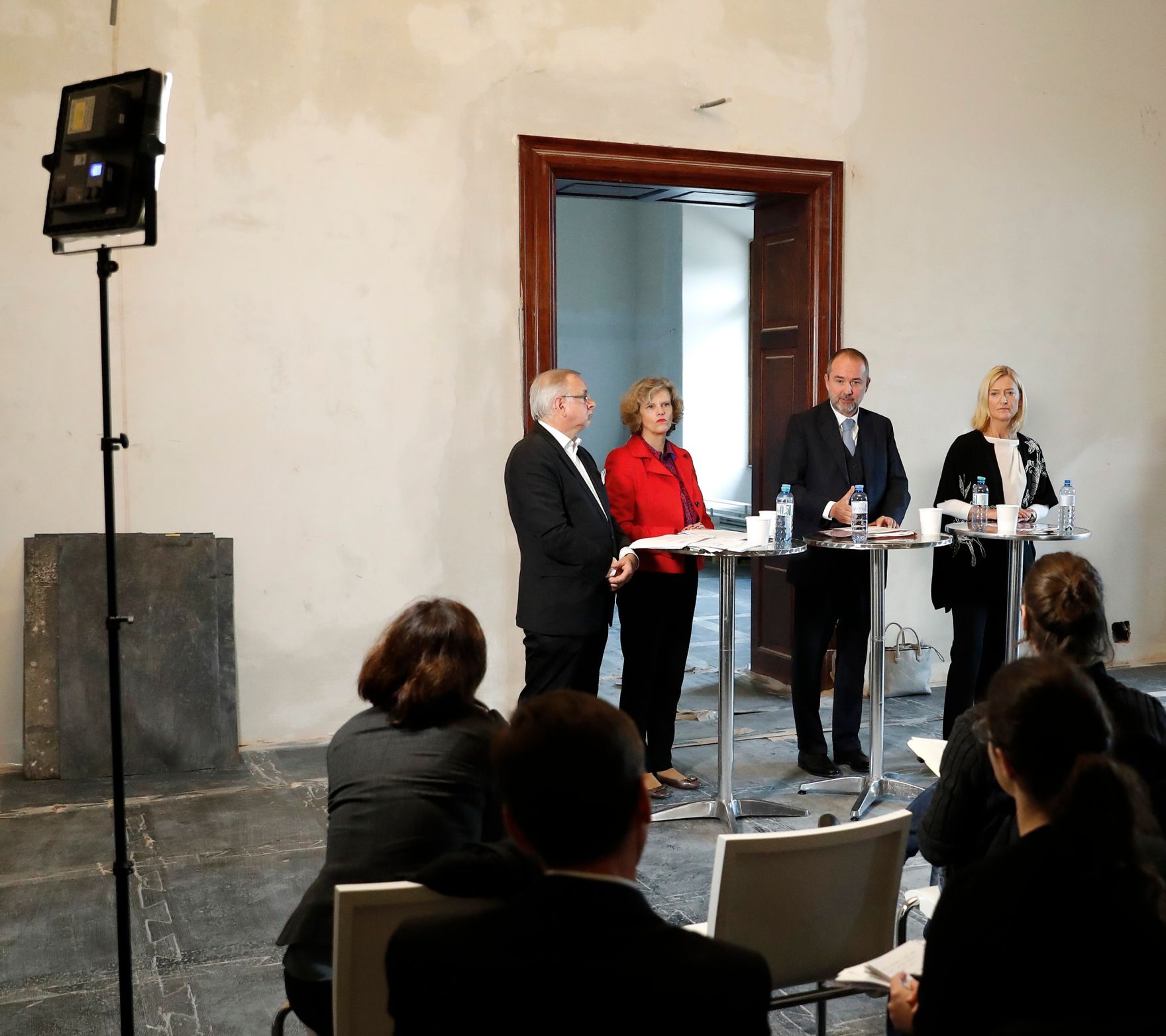 Am 20. Oktober 2016 lud Kunst- und Kulturminister Thomas Drozda zu einem Mediengespr&auml;ch zum Thema "Haus der Geschichte &Ouml;sterreich 2018". Im Bild (v.l.n.r.) Oliver Rathkolb, Vorstand des Instituts f&uuml;r Zeitgeschichte, Sabine Haag, Generaldirektorin des Kunsthistorischen Museums, Kunst- und Kulturminister Thomas Drozda und Johanna Rachinger, Generaldirektorin der &Ouml;sterreichischen Nationalbibliothek.