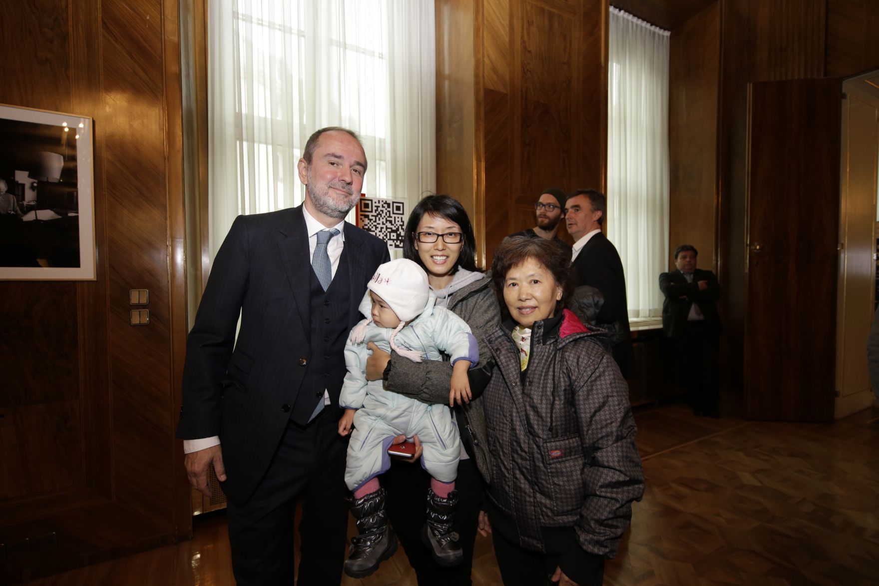 Am 26. Oktober 2016 empfing Kanzleramtsminister Thomas Drozda im Rahmen des Nationalfeiertages Besucherinnen und Besucher im Bundeskanzleramt.
