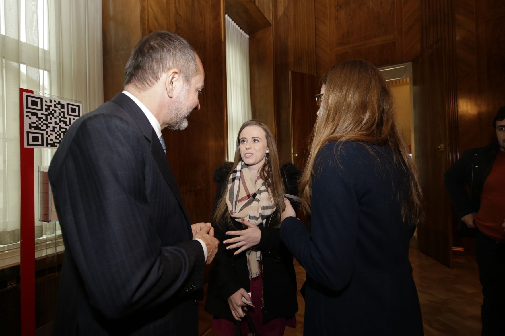 Am 26. Oktober 2016 empfing Kanzleramtsminister Thomas Drozda im Rahmen des Nationalfeiertages Besucherinnen und Besucher im Bundeskanzleramt.