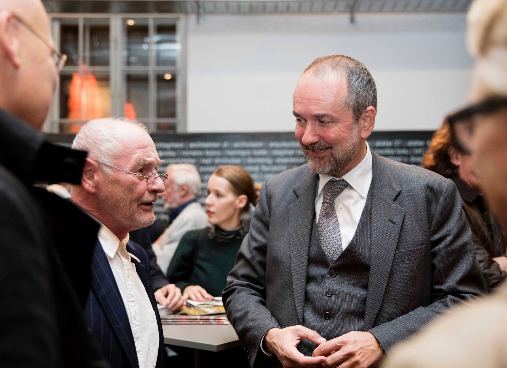 Am 2. November 2016 besuchte Kunst- und Kulturminister Thomas Drozda (r.) die Buchpr&auml;sentation &bdquo;Best of Austria&ldquo; im Architekturzentrum Wien. Im Bild mit Dietmar Steiner (l.).