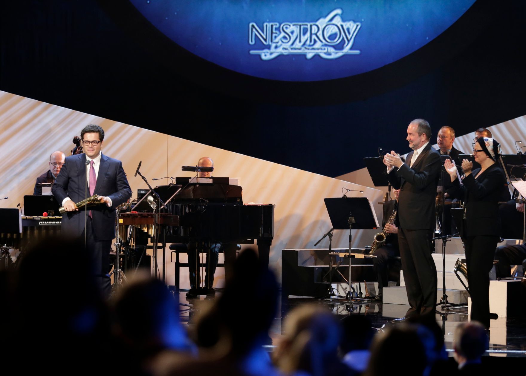 Am 7. November 2016 verlieh Kunst- und Kulturminister Thomas Drozda im Rahmen der Netroy-Gala im Wiener Ronacher den Wiener Theaterpreis Nestroy 2016.