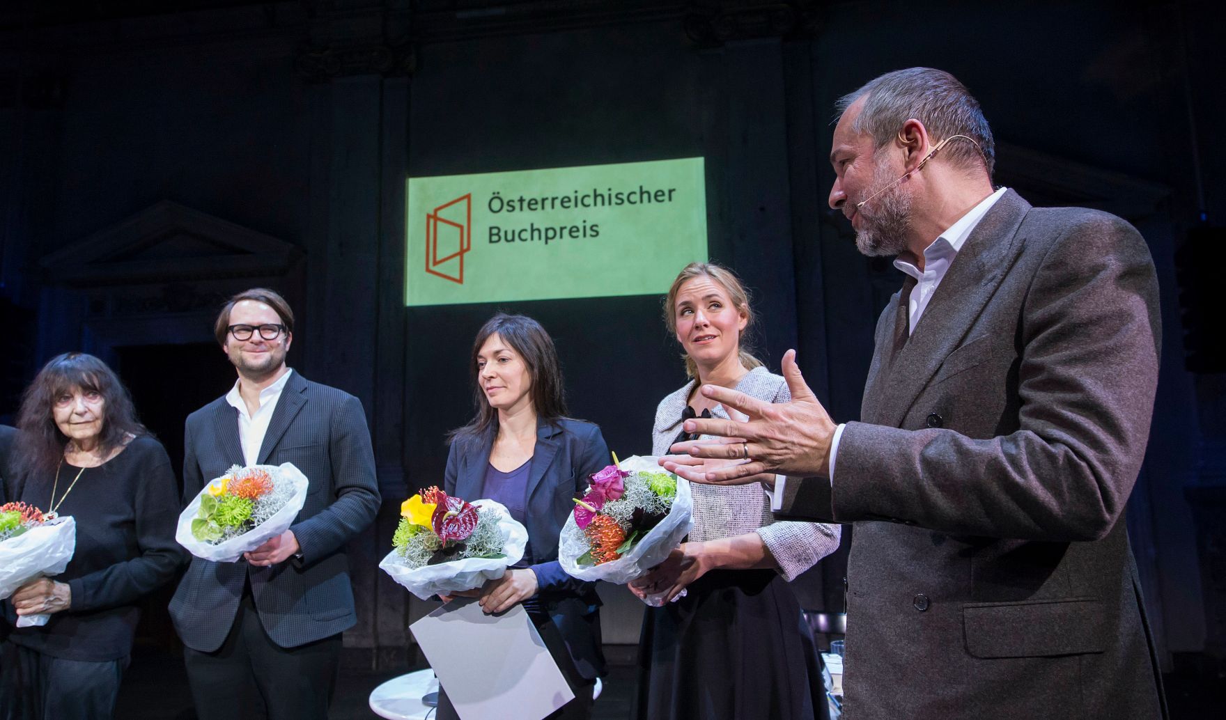 Am 8. November 2016 verlieh Kunst- und Kulturminister Thomas Drozda (r.) den &quot;&Ouml;sterreichischen Buchpreis 2016&quot;.