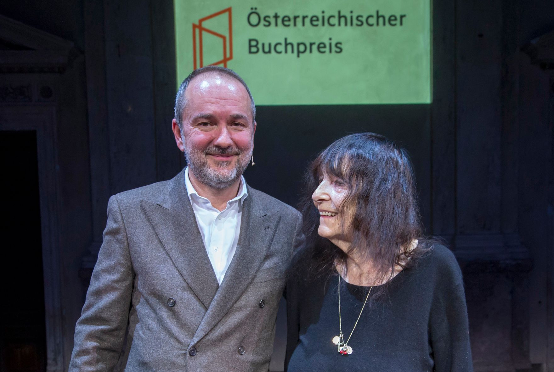 Am 8. November 2016 verlieh Kunst- und Kulturminister Thomas Drozda (l.) den &quot;&Ouml;sterreichischen Buchpreis 2016&quot;. Im Bild mit Preistr&auml;grerin Friederike Mayr&ouml;cker (r.).