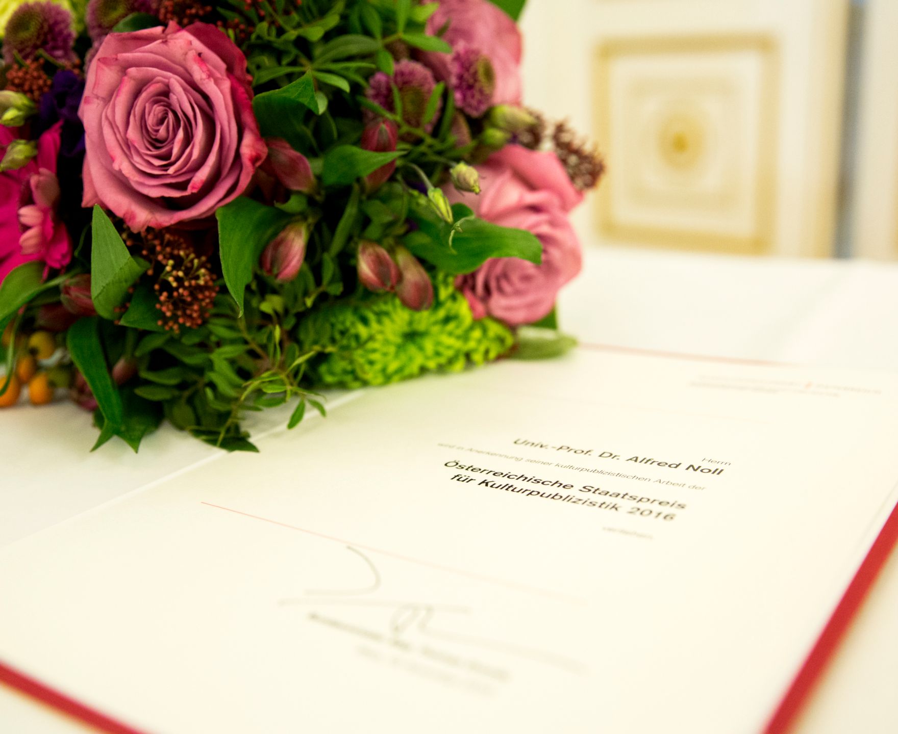 Am 16. November 2016 verlieh Kunst- und Kulturminister Thomas Drozda den &Ouml;sterreichischen Staatspreis f&uuml;r Kulturpublizistik an Alfred Noll.