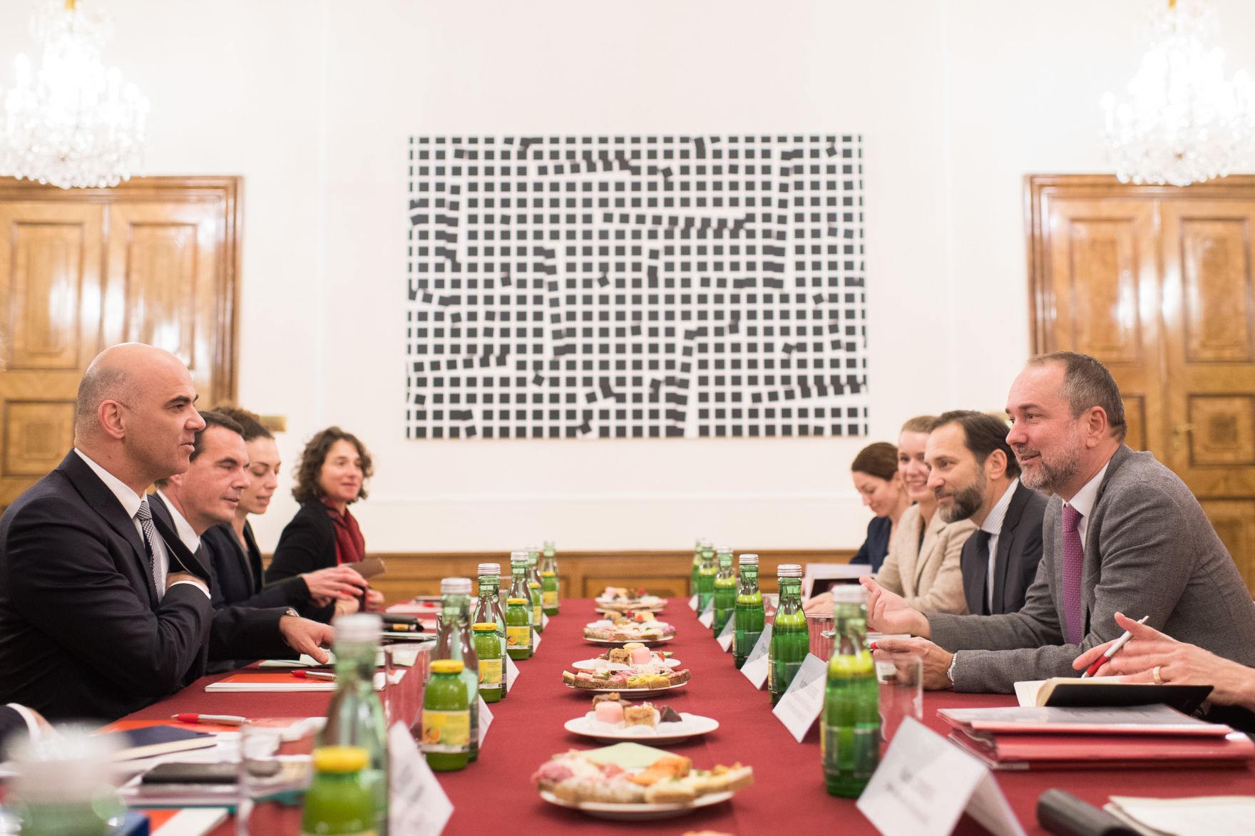 Am 18. November 2016 empfing Kunst- und Kulturminister Thomas Drozda (r.) den Vorsteher des Eidgen&ouml;ssischen Departement des Innern, Bundesrat Alain Berset (l.) zu einem bilateralen Arbeitsgespr&auml;ch.