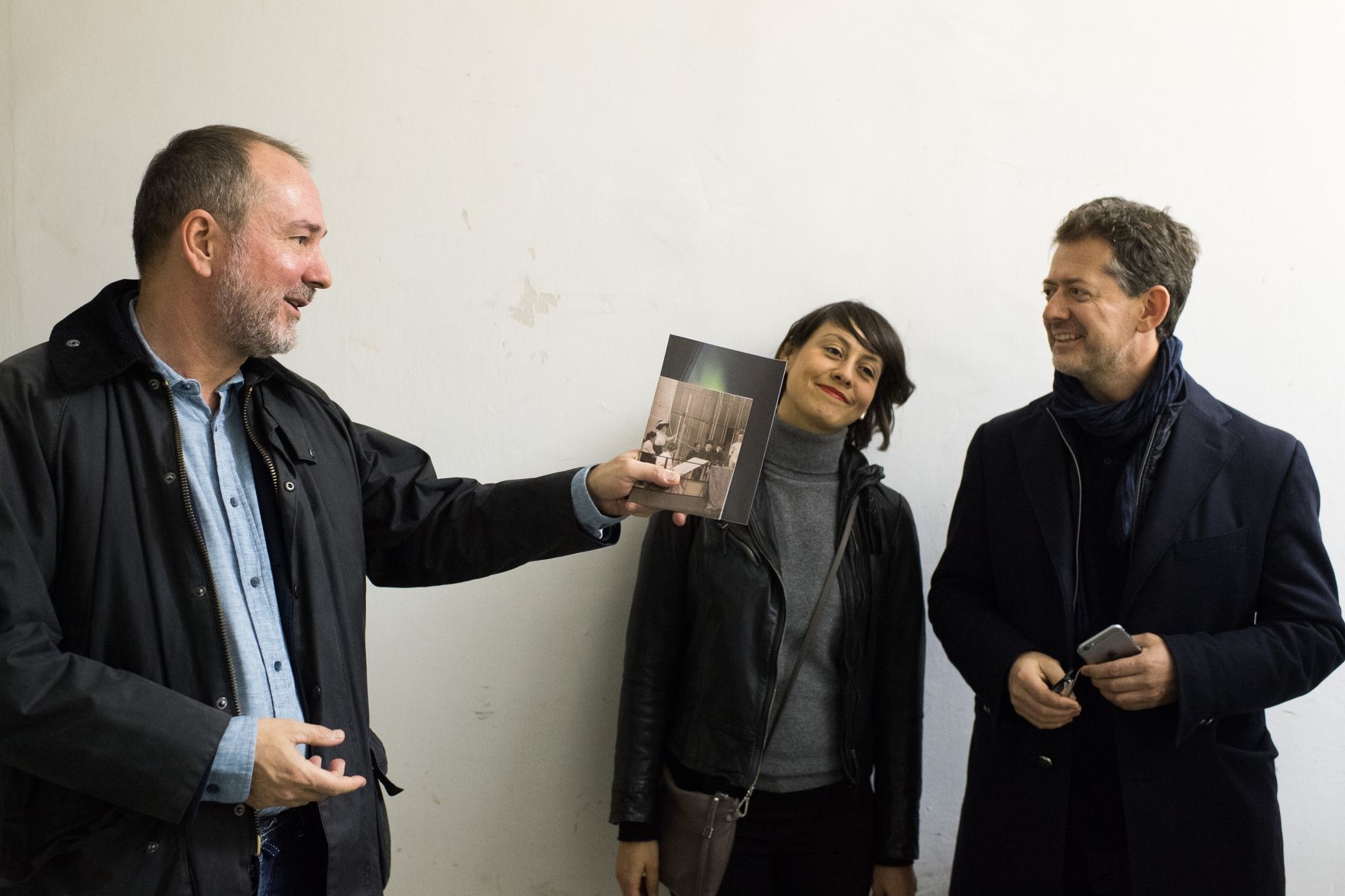 Am 19. November 2016 besuchte Kunst- und Kulturminister Thomas Drozda (l.) Ateliers und Studios anl&auml;sslich der Vienna Art Week. Im Bild mit dem k&uuml;nstlerischen Direktor der Vienna Art Week Robert Punkenhofer (r.).